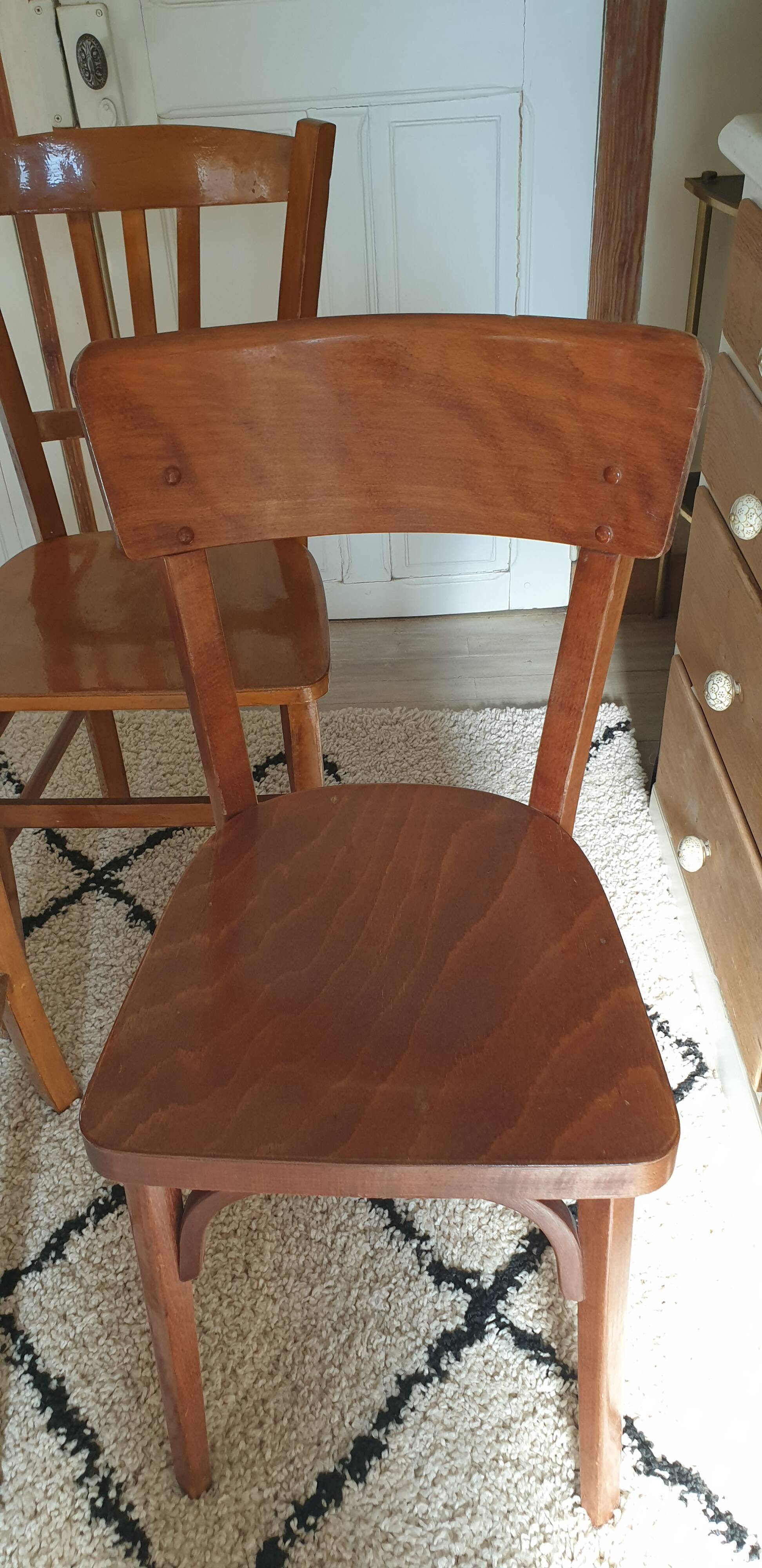 Quatre chaises bistrot
