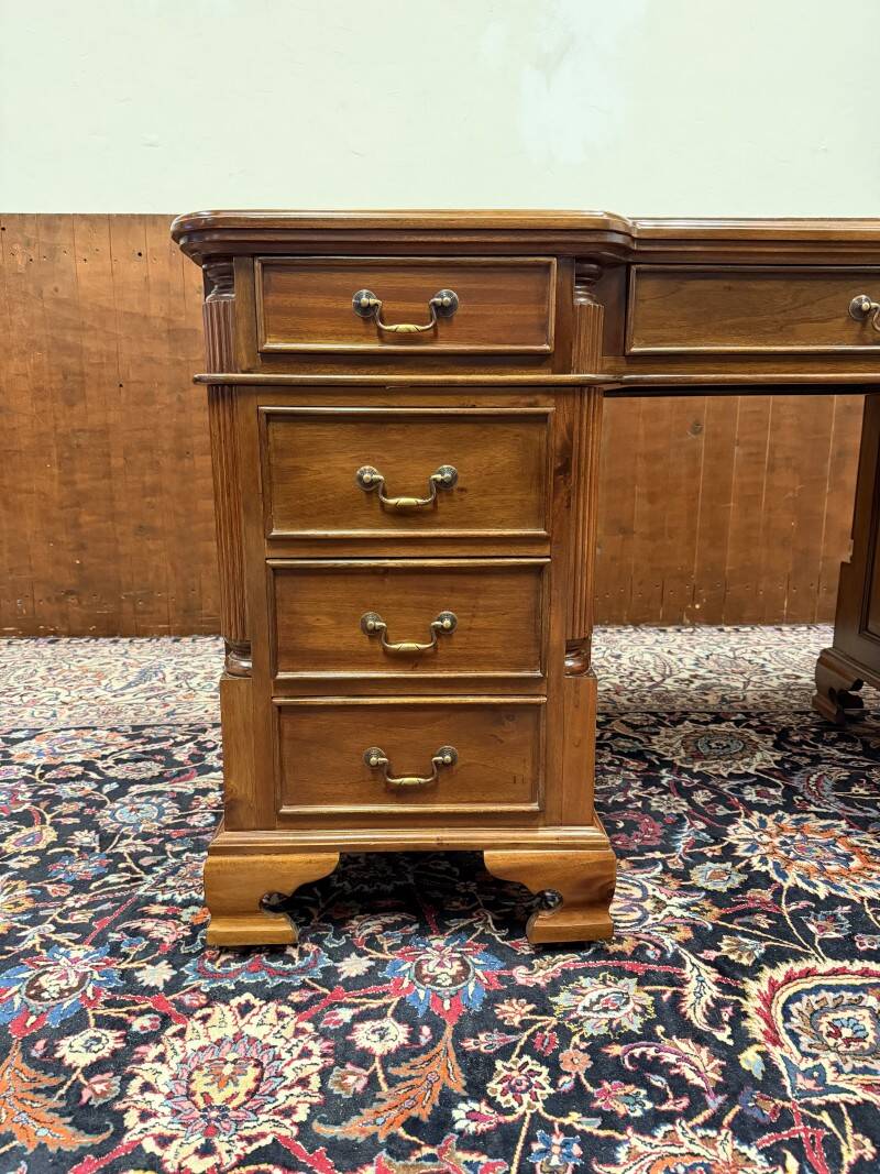 Bureau classique en cuir vert Partnerdesk