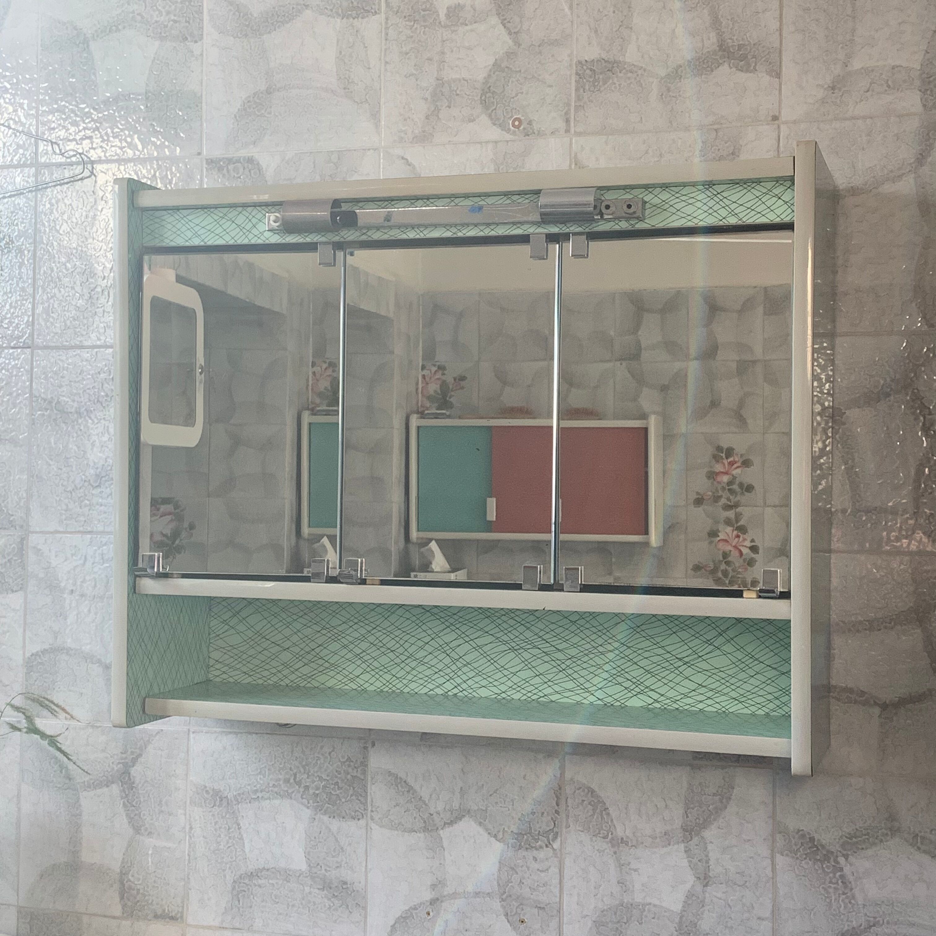 Vintage triptych green wall-mounted toilet cabinet