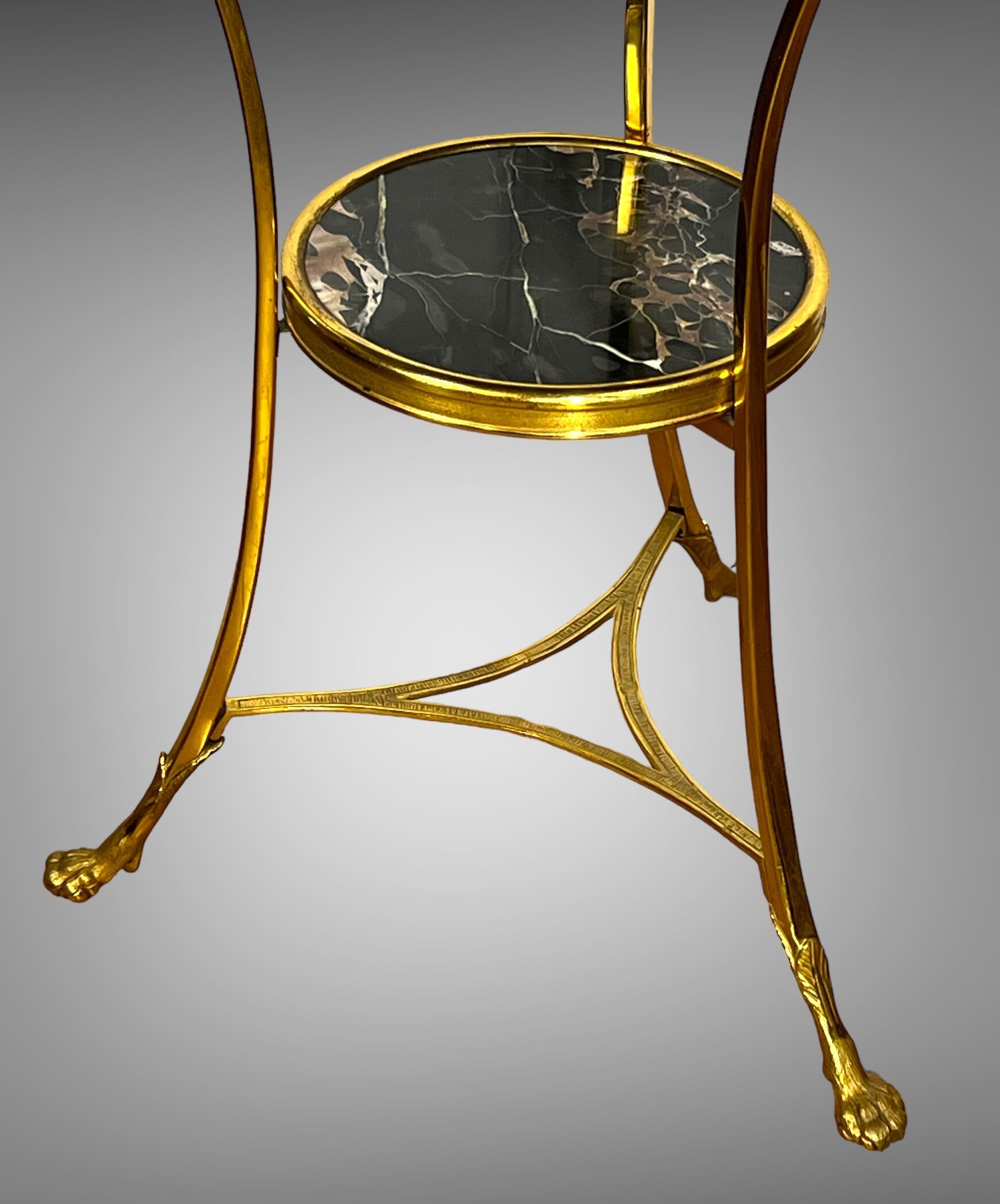 Gueridon tripod with gilded bronze frame covered with portor marble