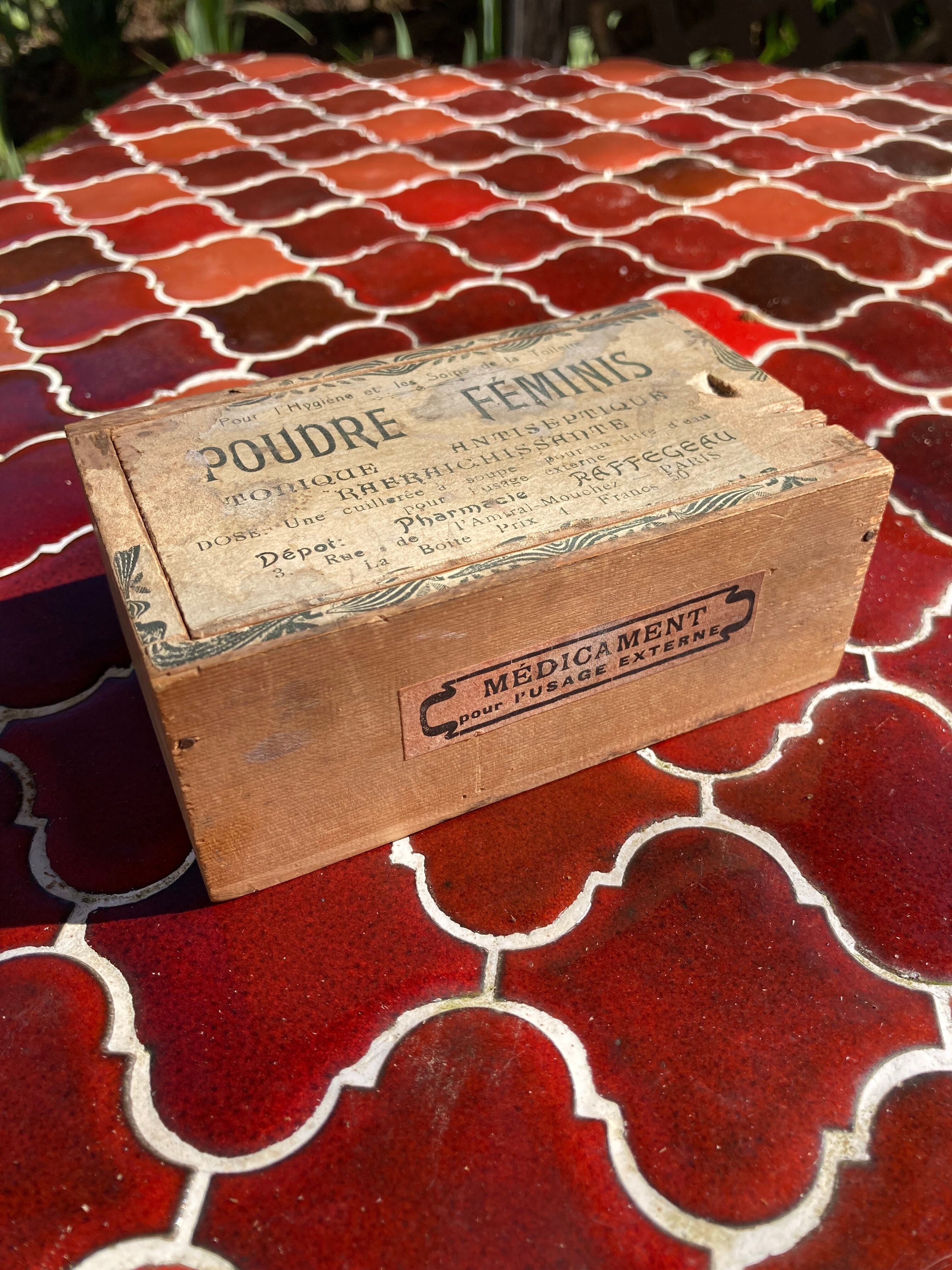 Wooden box Feminis Powder