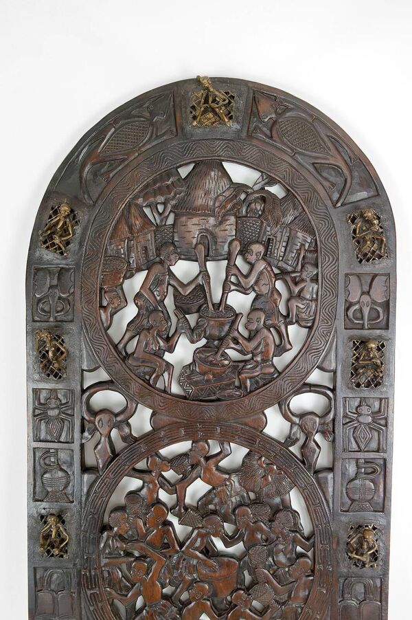 Porte africaine en bois sculpté et bronze de chef de village Baboun, Cameroun, début XXe
