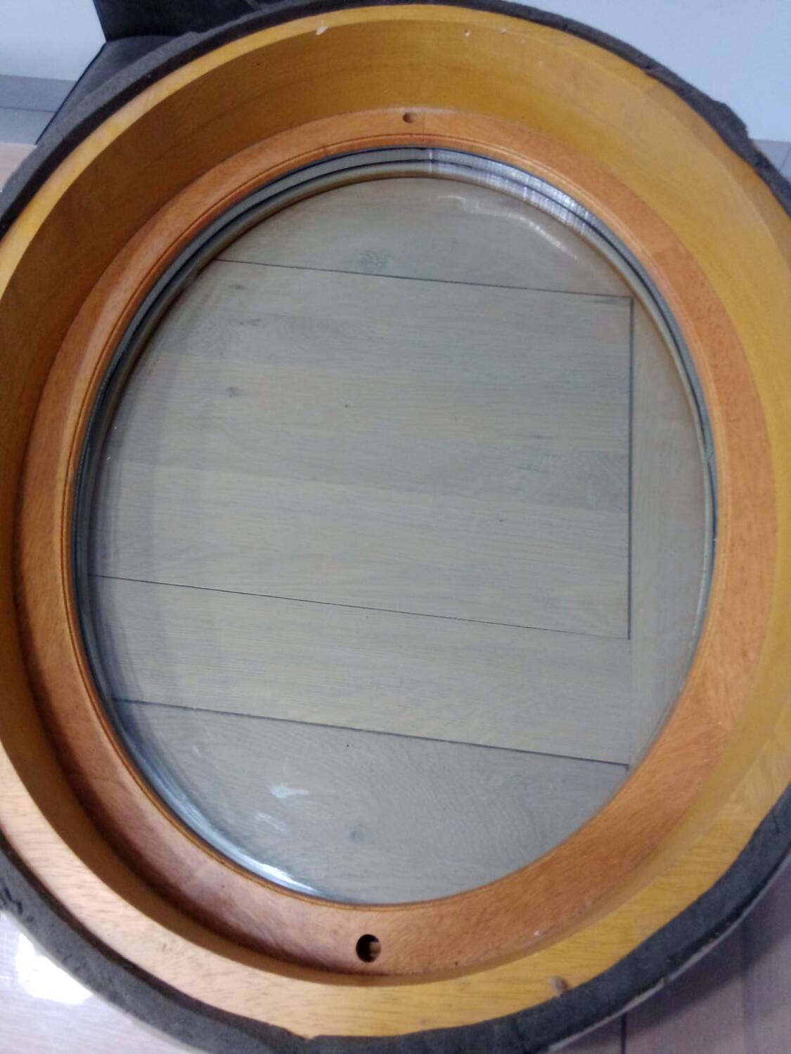 Oval porthole window