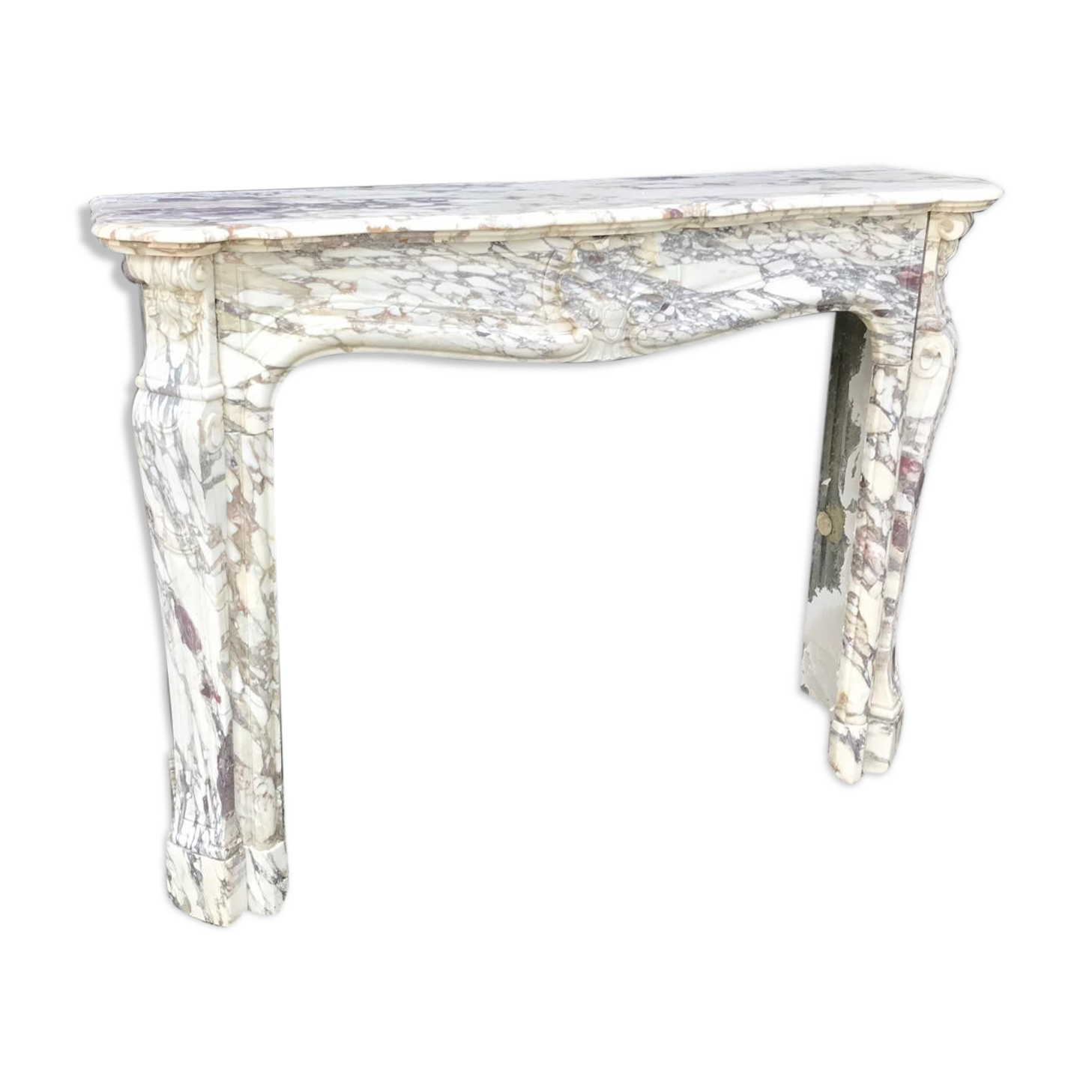 Cheminée en marbre brèche violette de style Louis XV