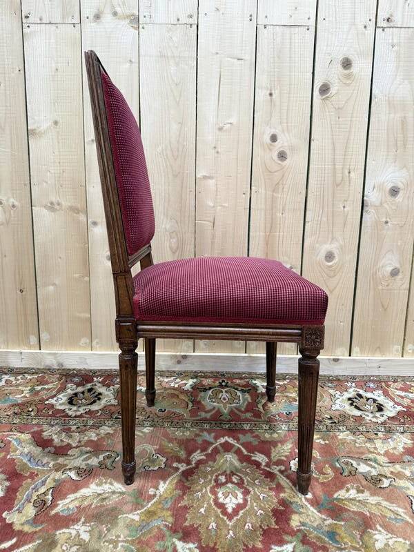 Suite de 6 chaises de style Louis XVI dossier carré