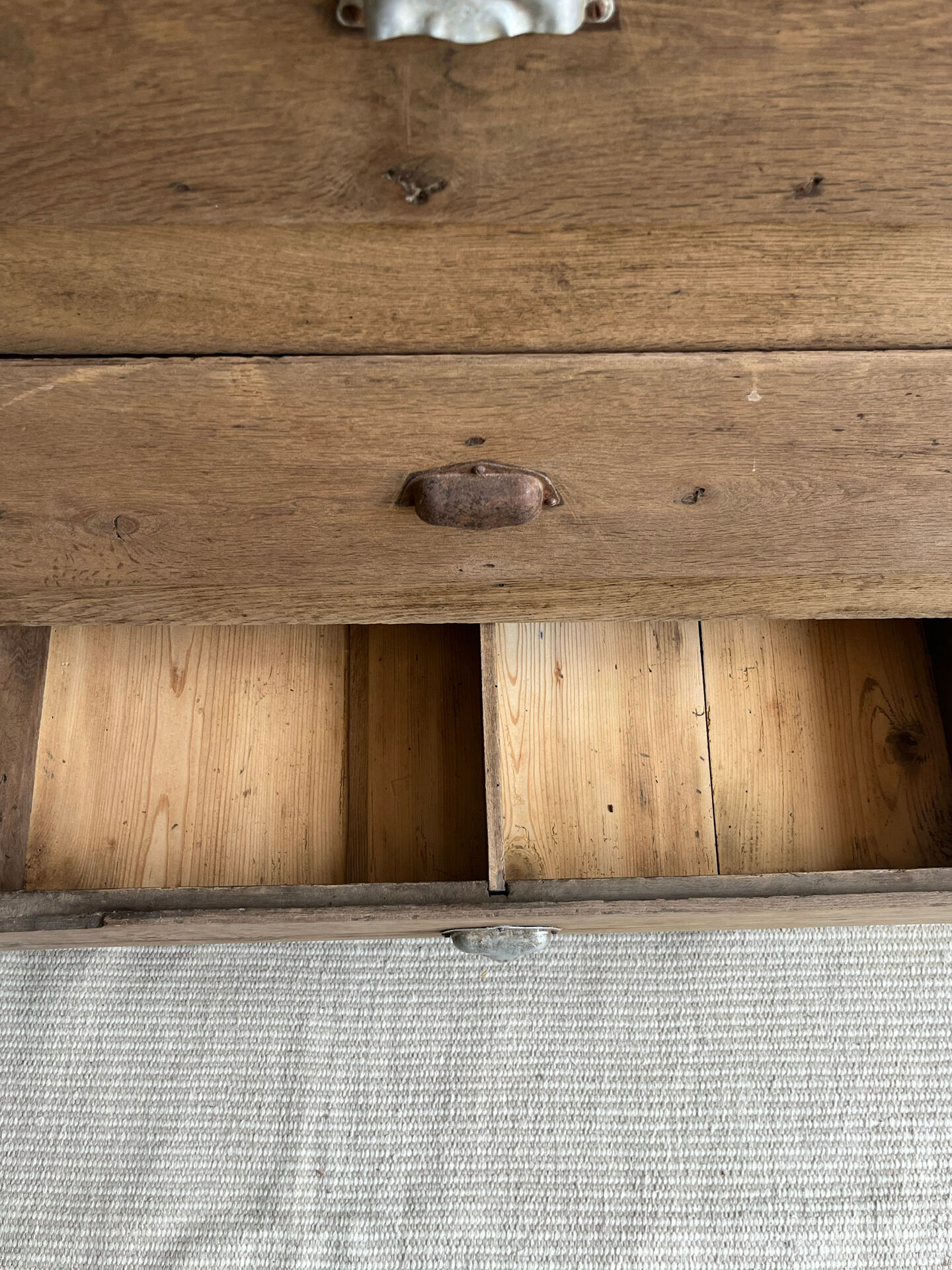 Atypical antique chest of drawers
