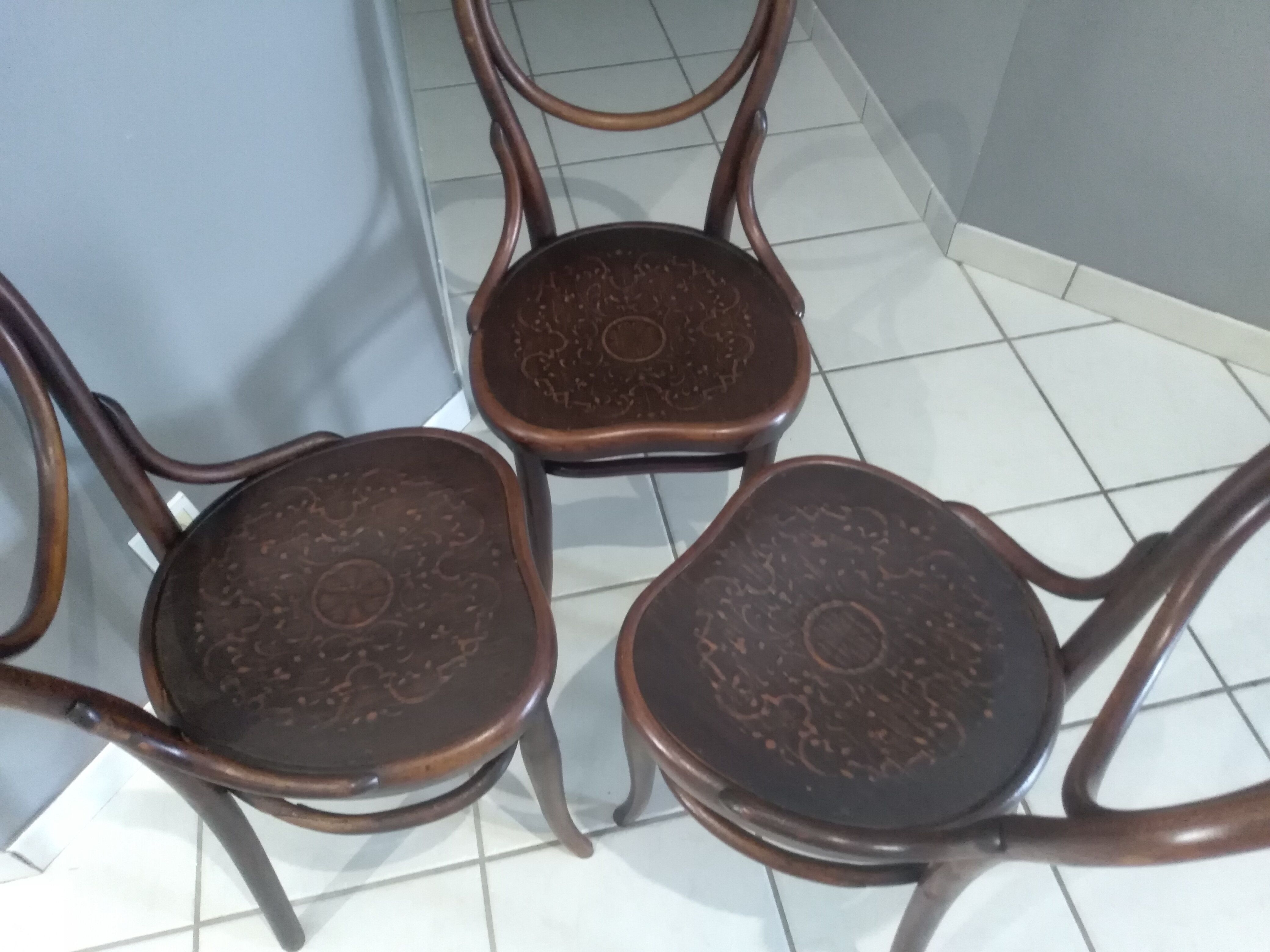 Suite of 3 chairs bistrot Thonet model heart n 28 around 1900