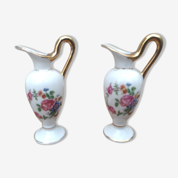 Paire de vases en porcelaine