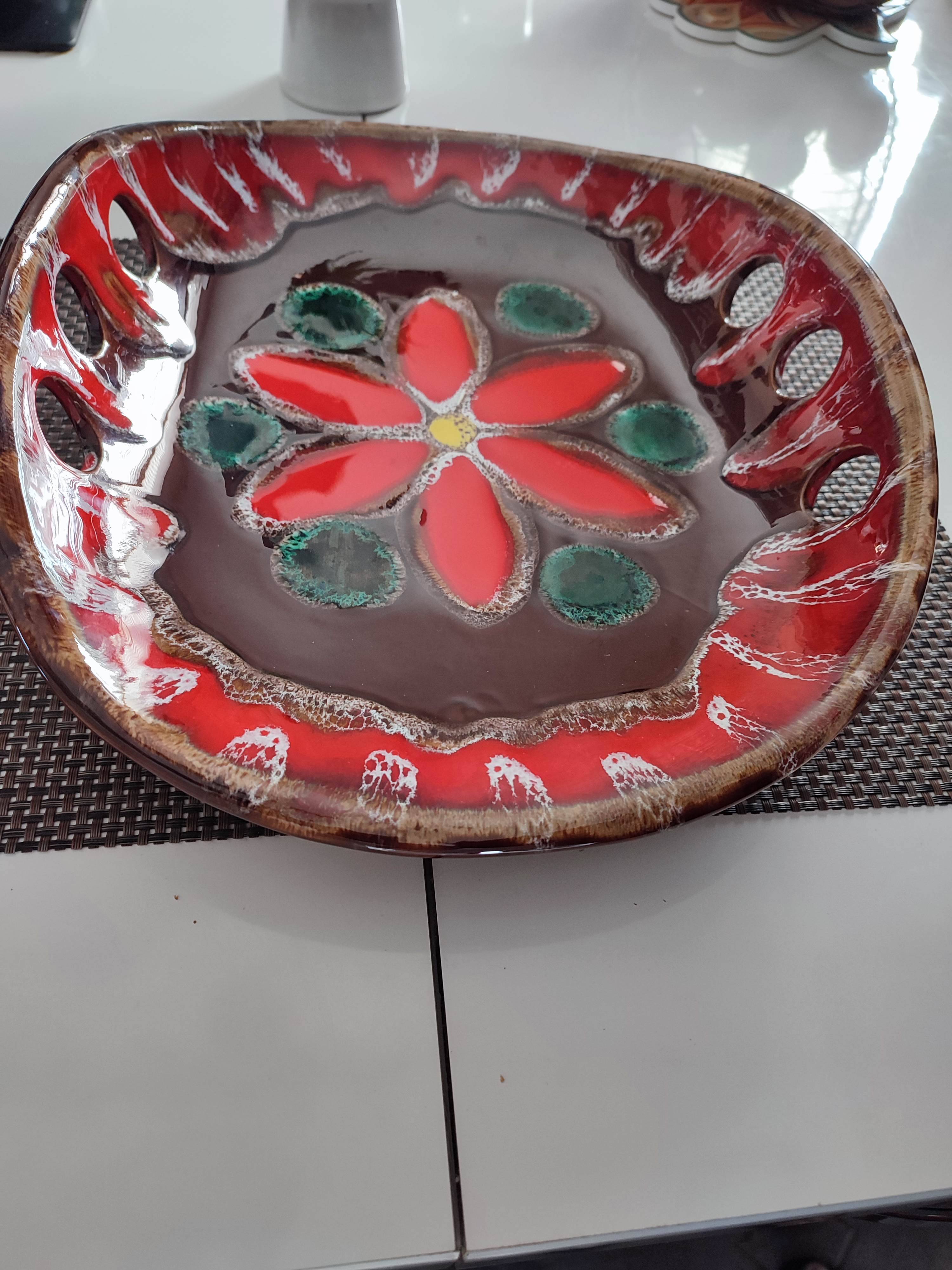 Magnificent decorative plate or fruit bowl signed Vallauris vintage.