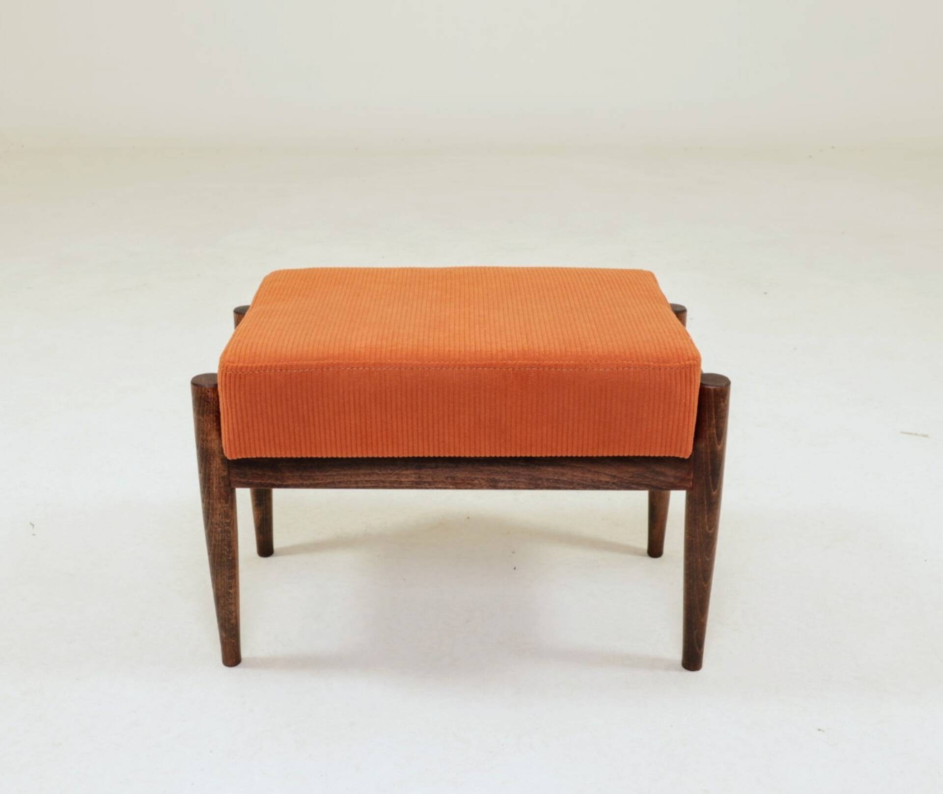 Wooden footrest in corduroy velvet