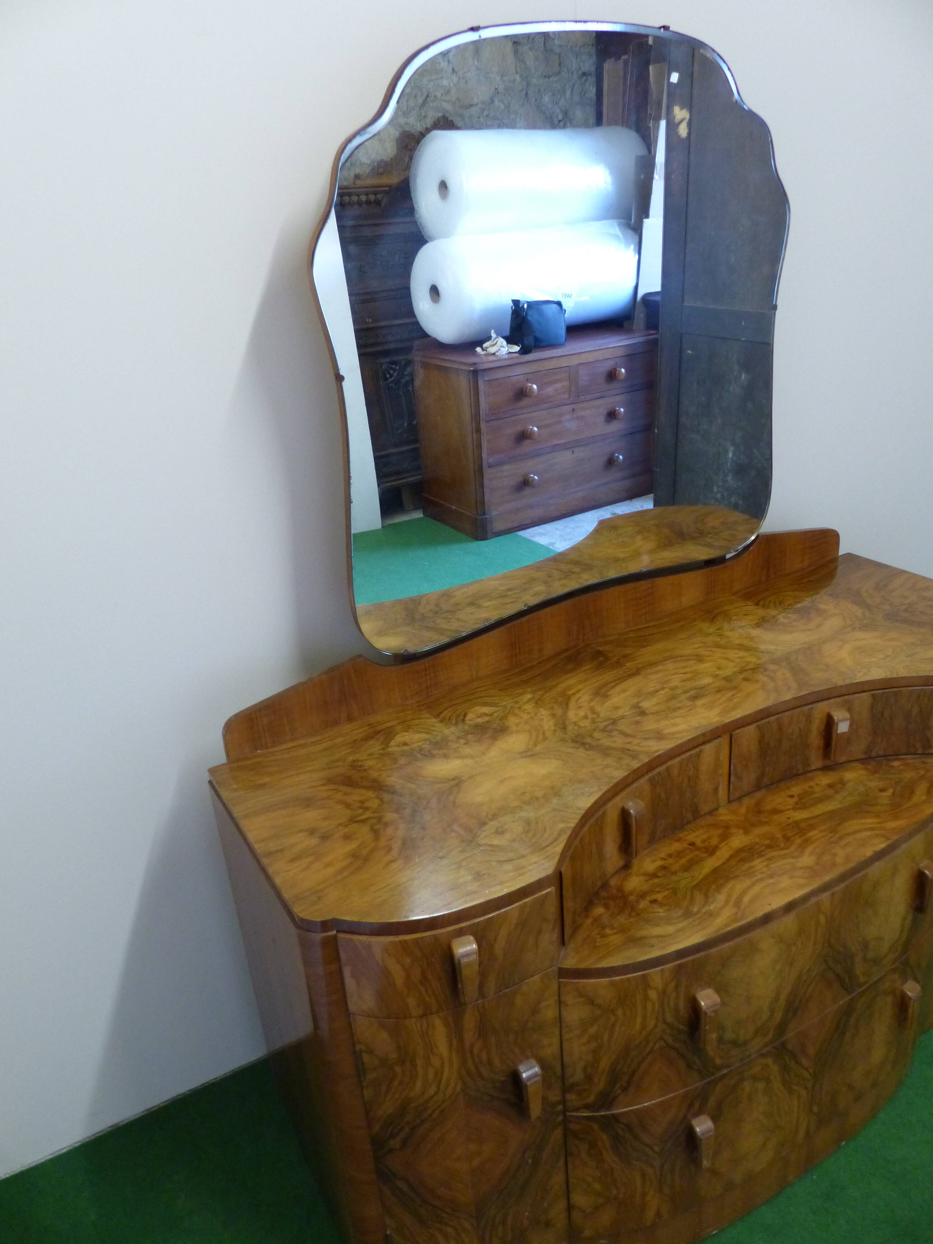 Art deco dressing table