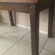 Table brutaliste