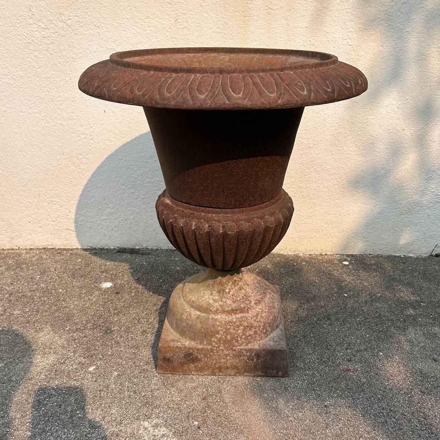 Médicis vase in cast iron