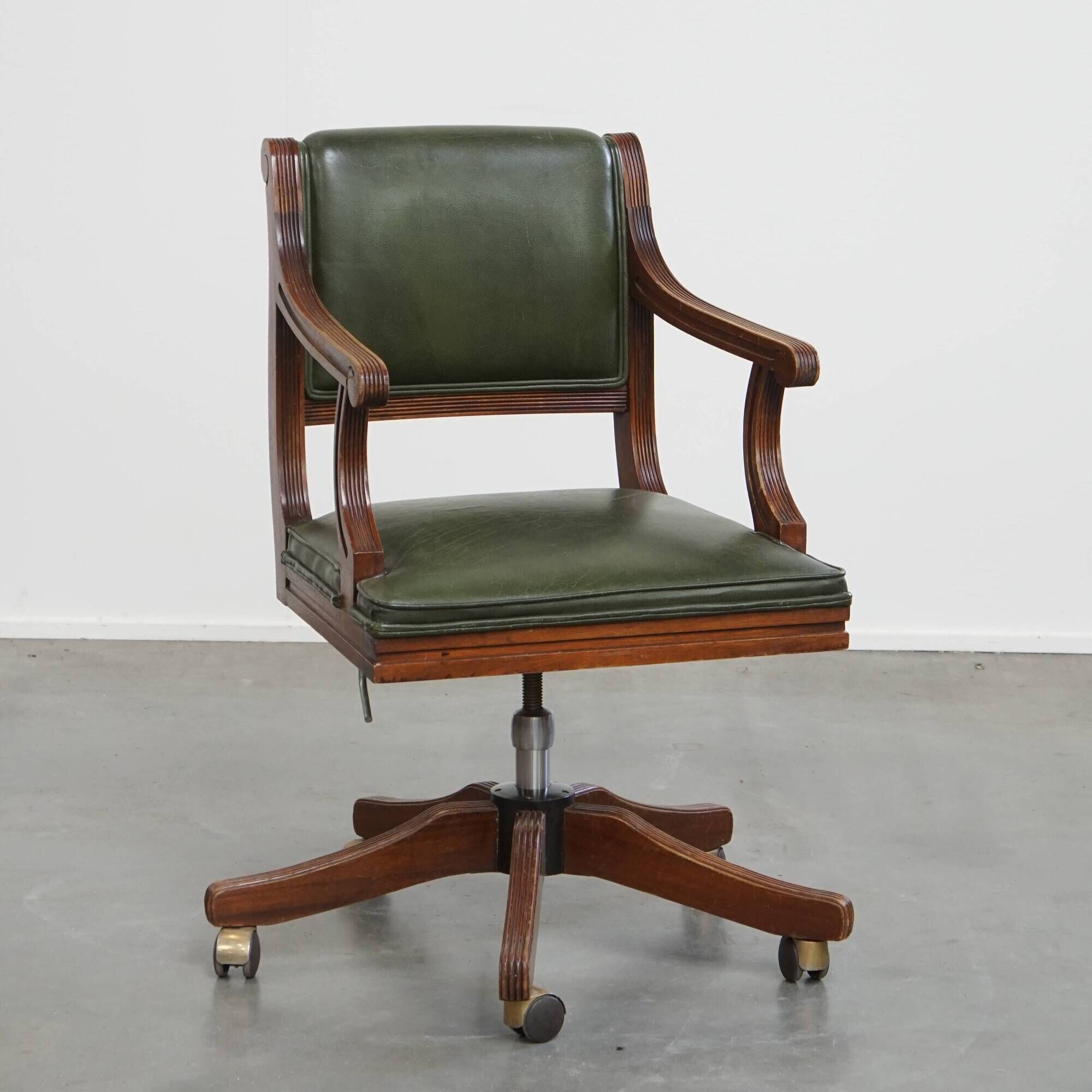 English-Style Office Chair in Cowhide Leather on Wheels Combined with Wood