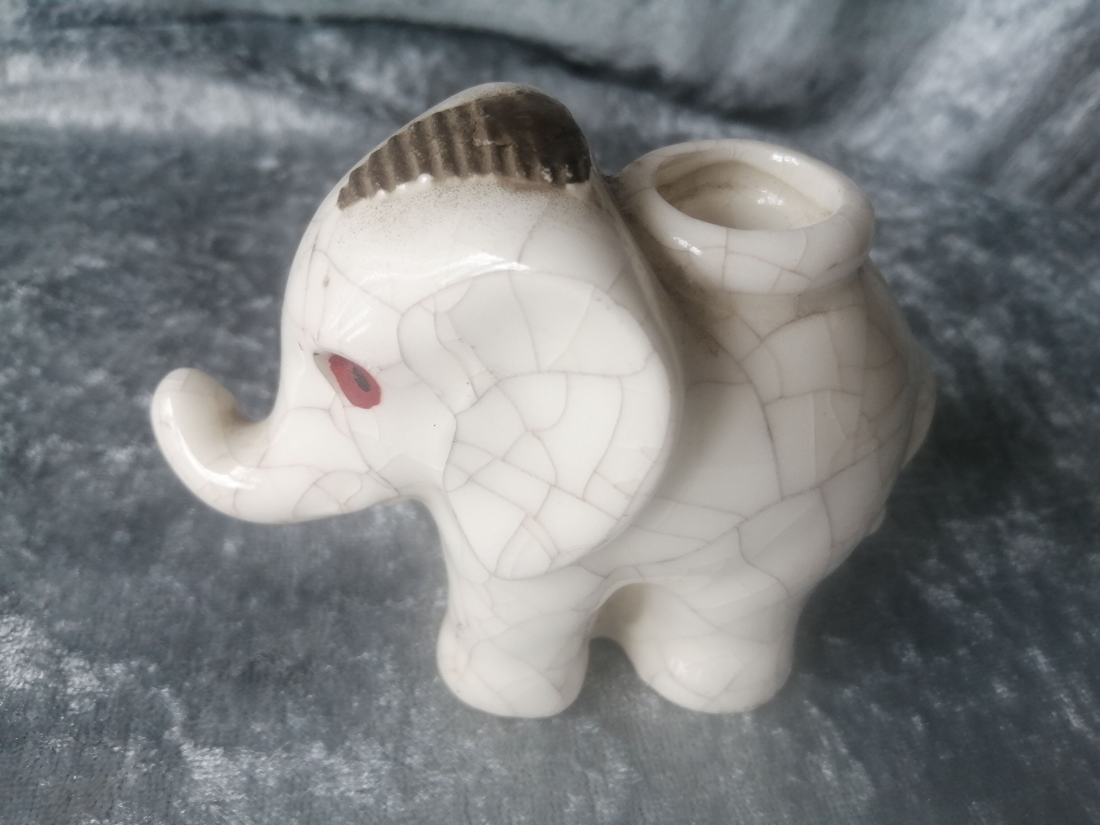 Former pyrogen art deco faience crackthe shape of elephant