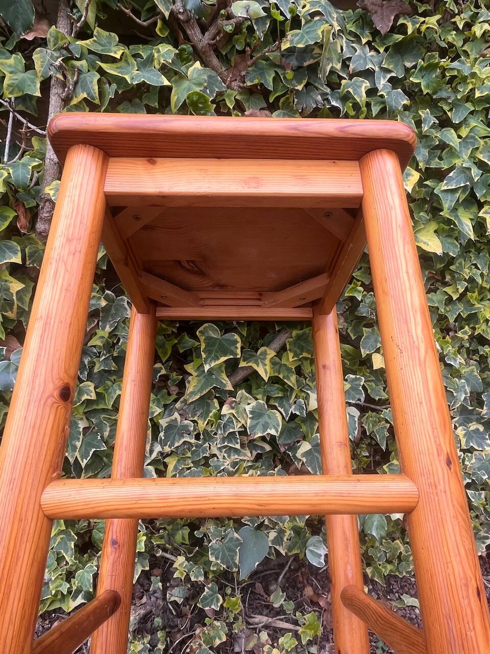 Square high stool in pine