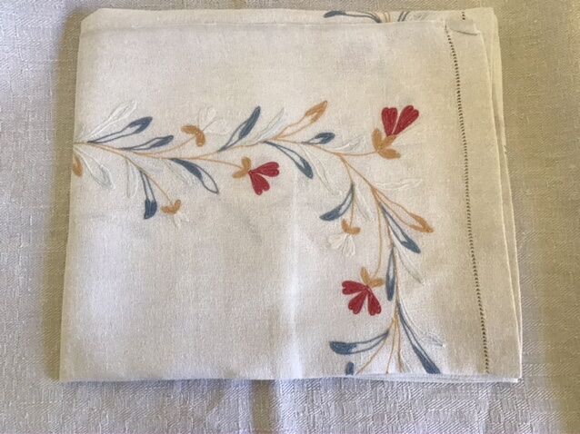 Linen table centre marked "RG" 70cmx84cm