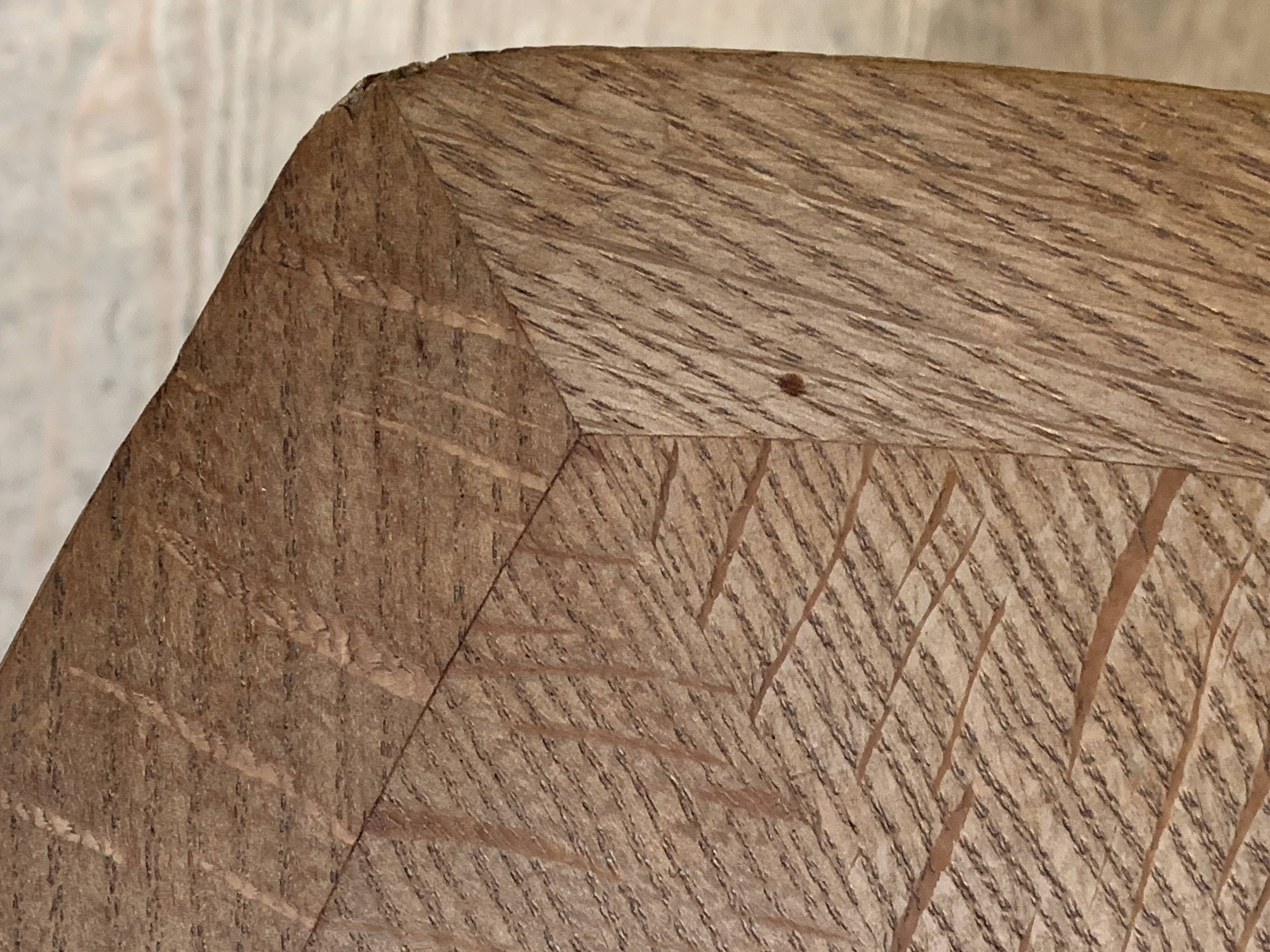 Table basse tripode forme feuille en chêne vintage
