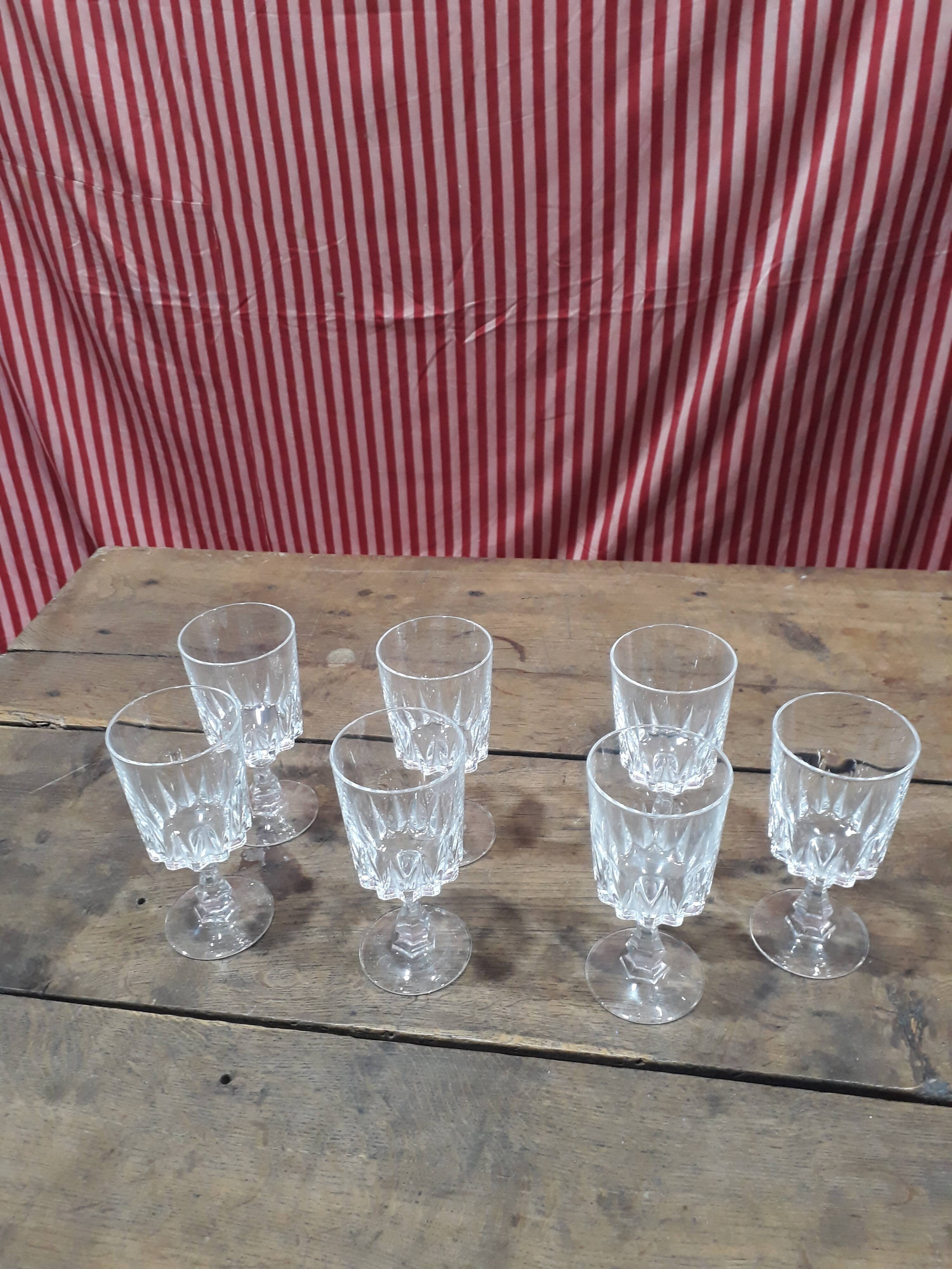 7 Arques crystal wine glasses