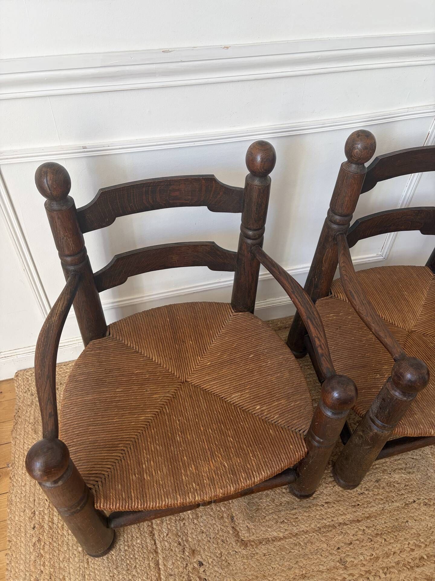 Paire de fauteuils en bois et paille  Charles Dudouyt 
