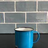 Petite tasse bleue Swallow brand tôle émaillée