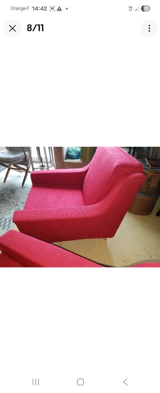 Vintage armchairs refurbished to new by Ramos Zanussi.