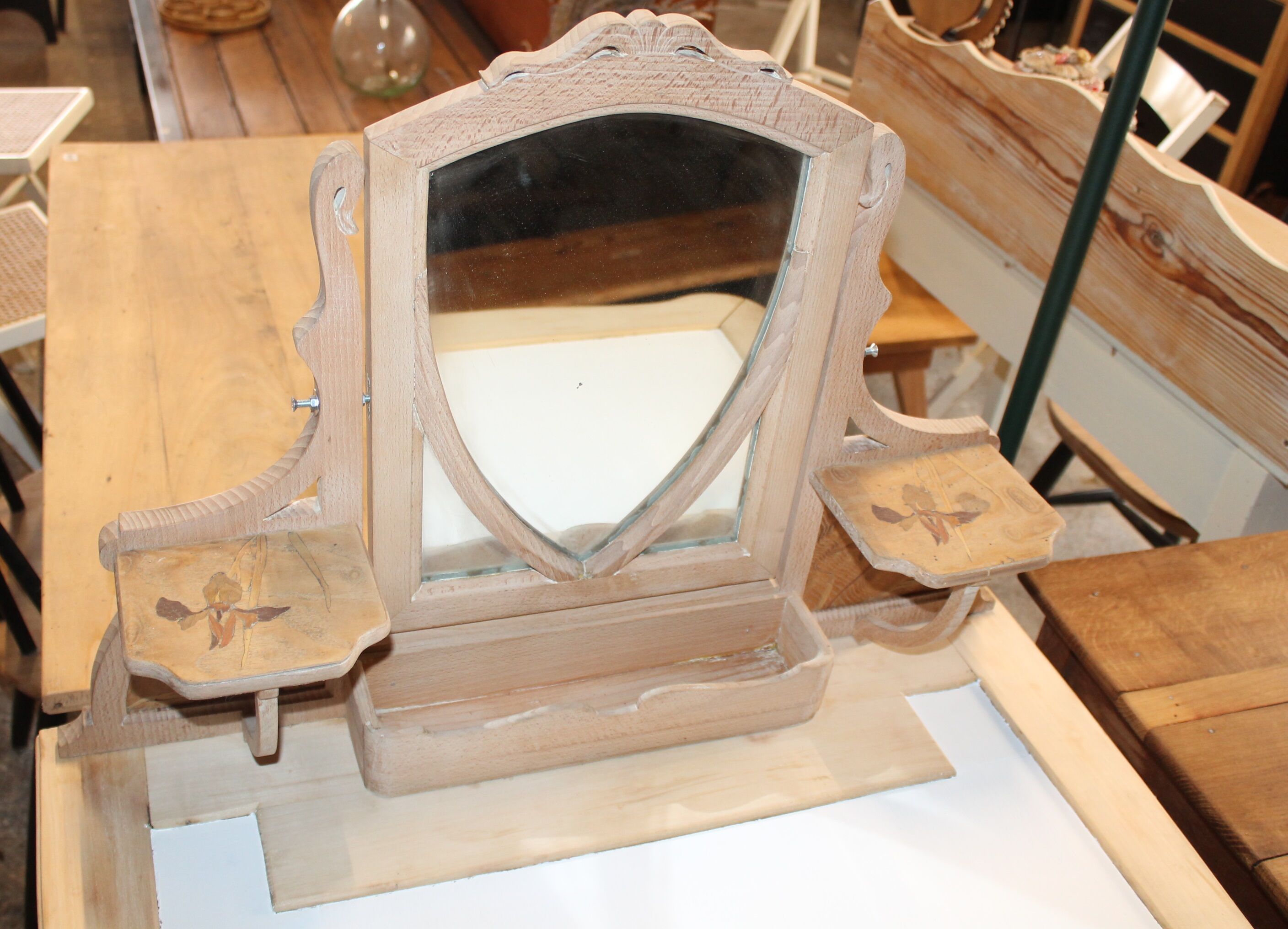 Art Nouveau hairdresser