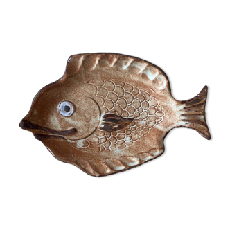 Decorative ceramic plate in the shape of a fish from the 1970s.