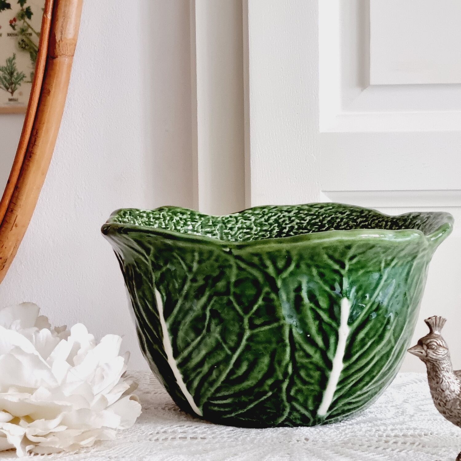 Cabbage slip salad bowl