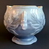 Art Nouveau flowerpot in Nimy slip, highlighted with a gold border