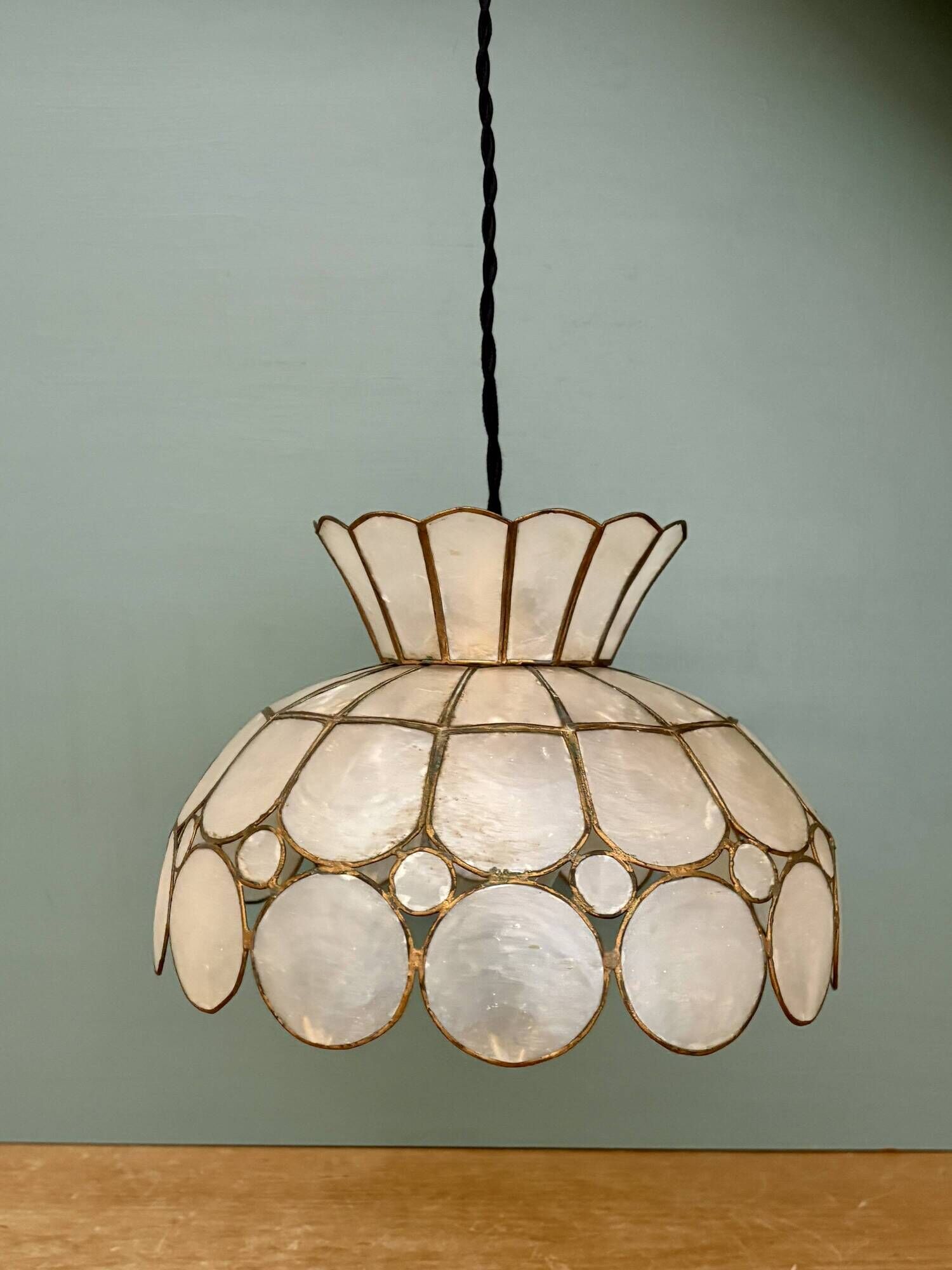 Vintage pearl pendant light