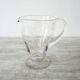 Ancien broc à eau en verre gravé décor raisins