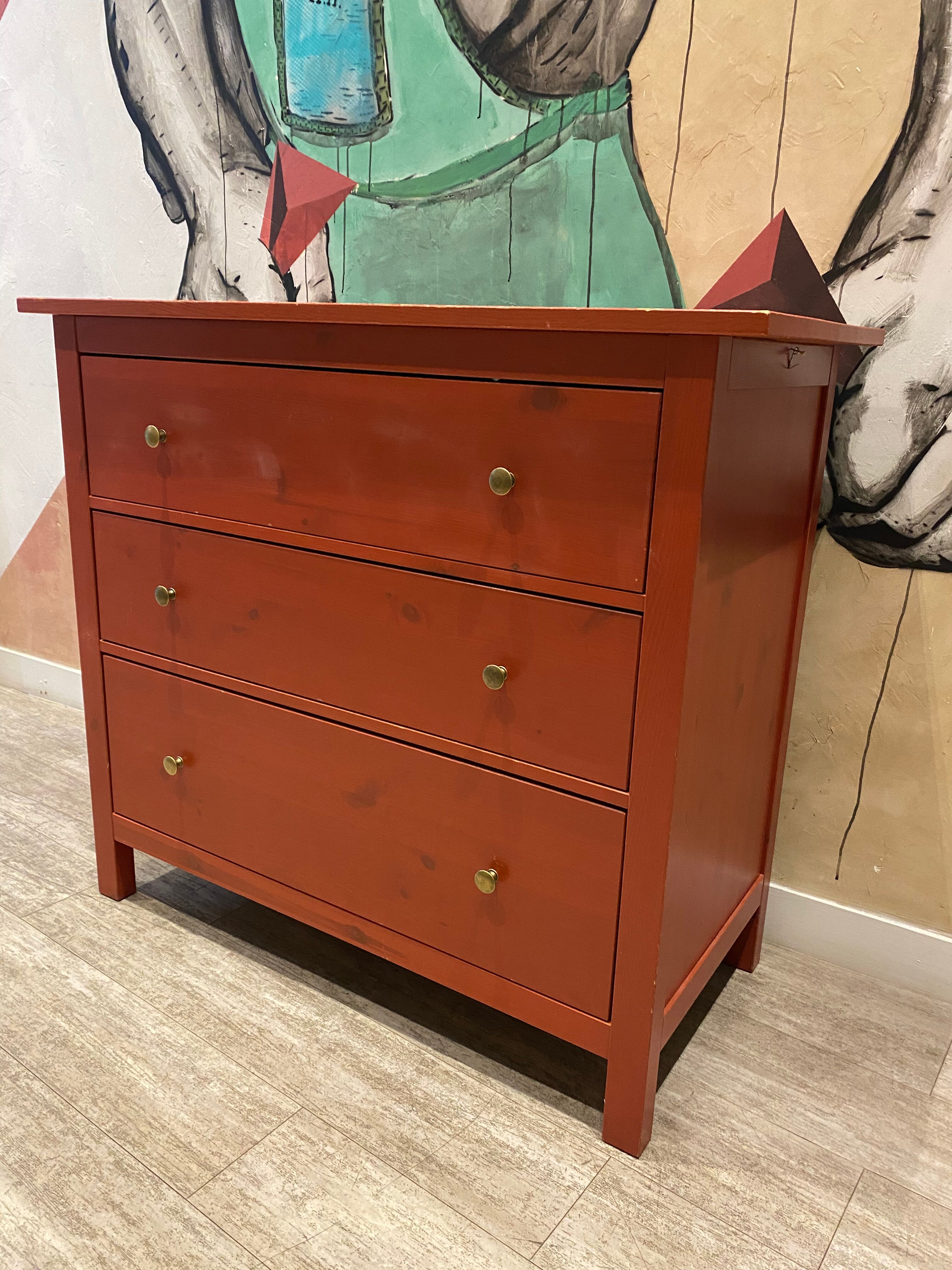 Commode bois rouge