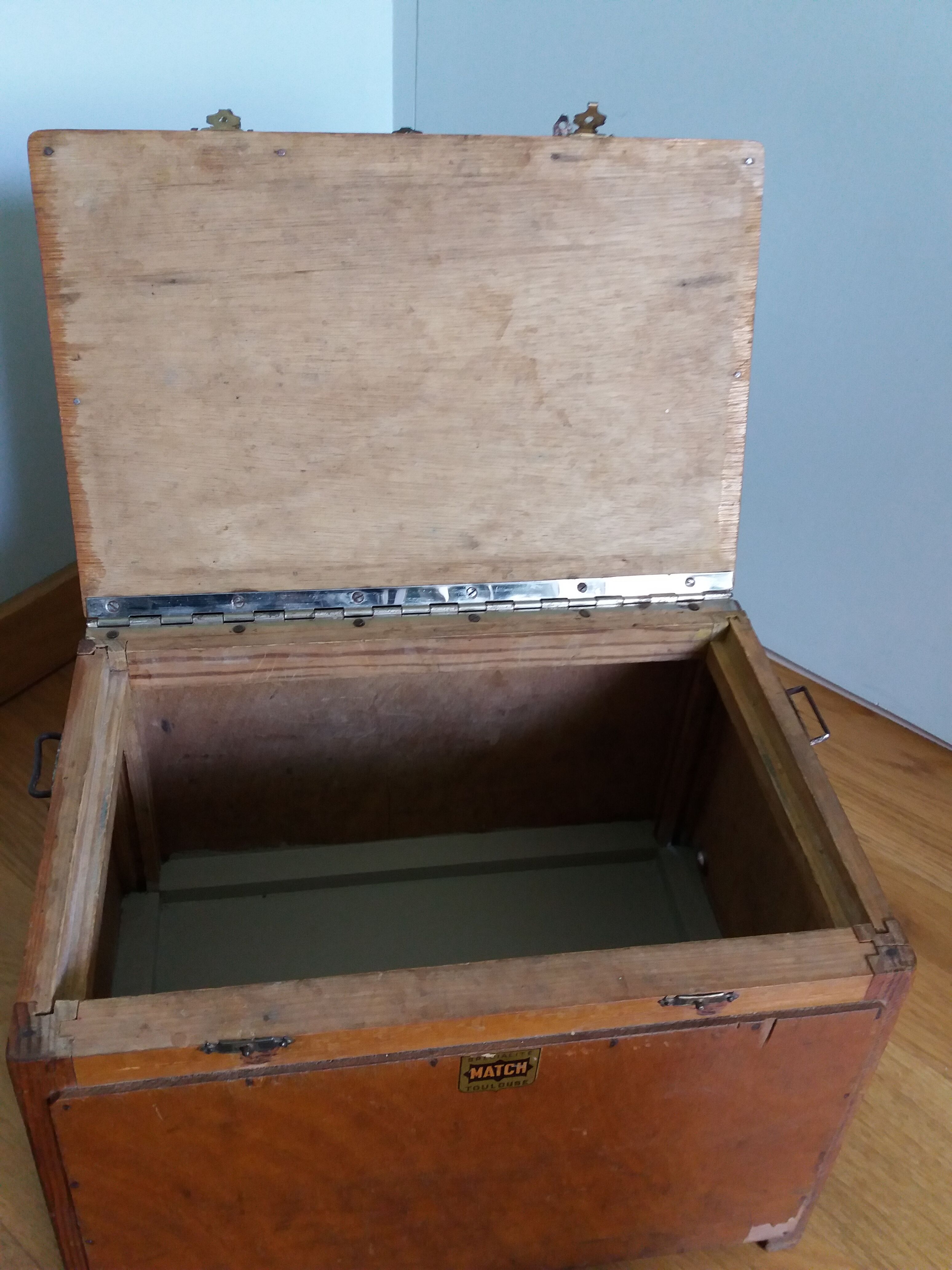 Stool chest fisherman's seat