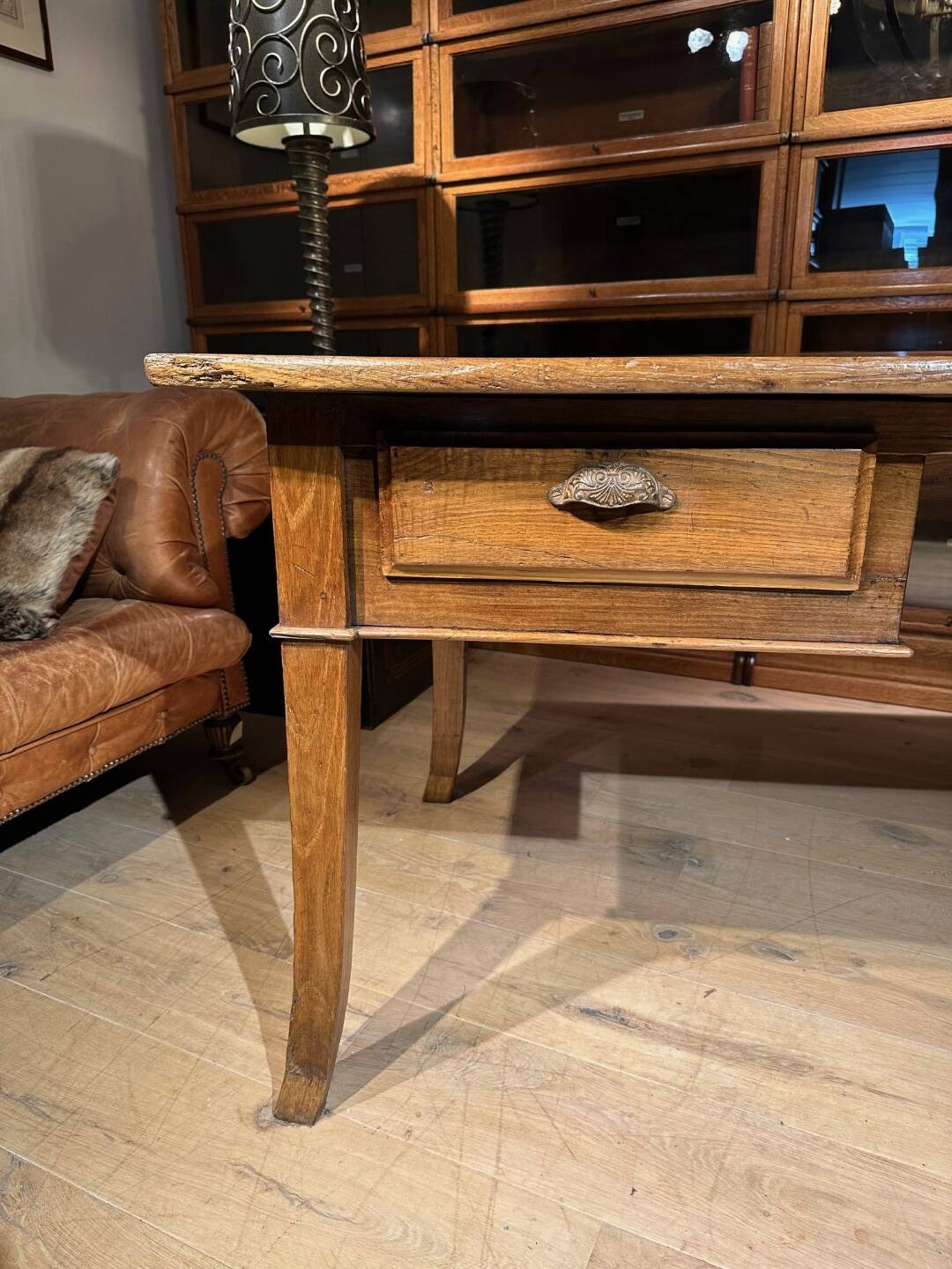 French antique writing table