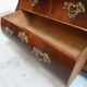 Cabinet en porcelaine d’acajou antique