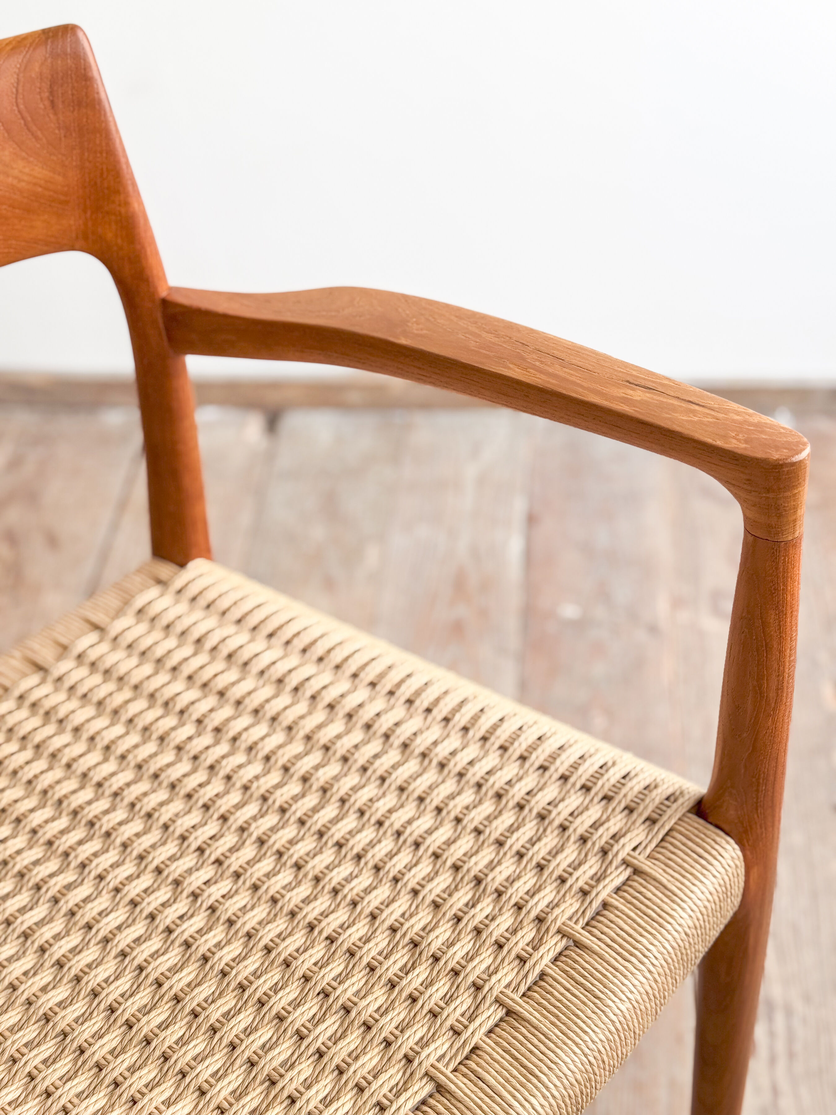 Paire de chaises de salle à manger modèle 57 par Niels O. Møller en teck