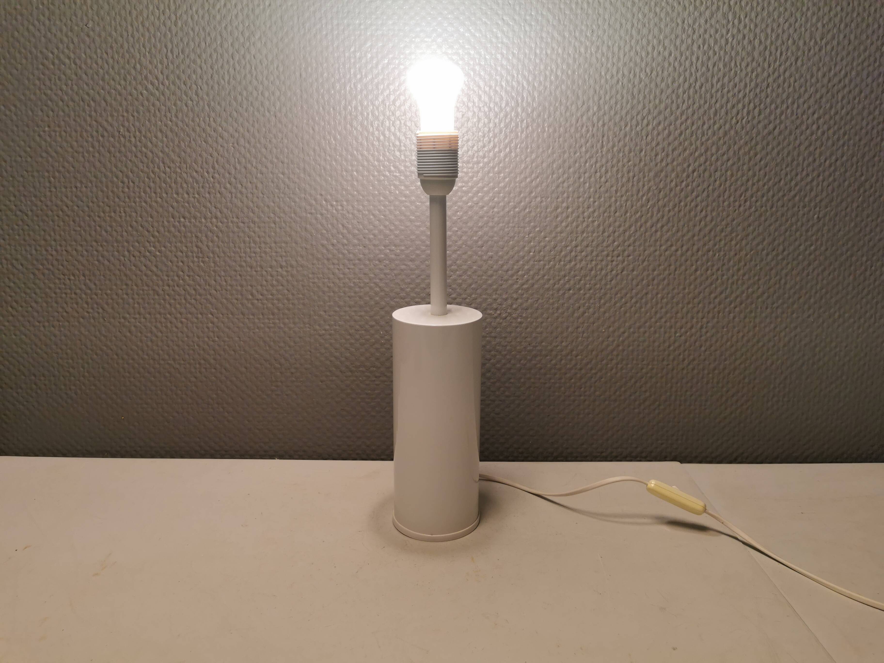 Classic table lamps in white lacquered metal from Danish Horn lighting 1980-90s.