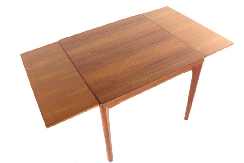 Henning Kjaernulf pour la table à manger carrée extensible Vejle - design danois