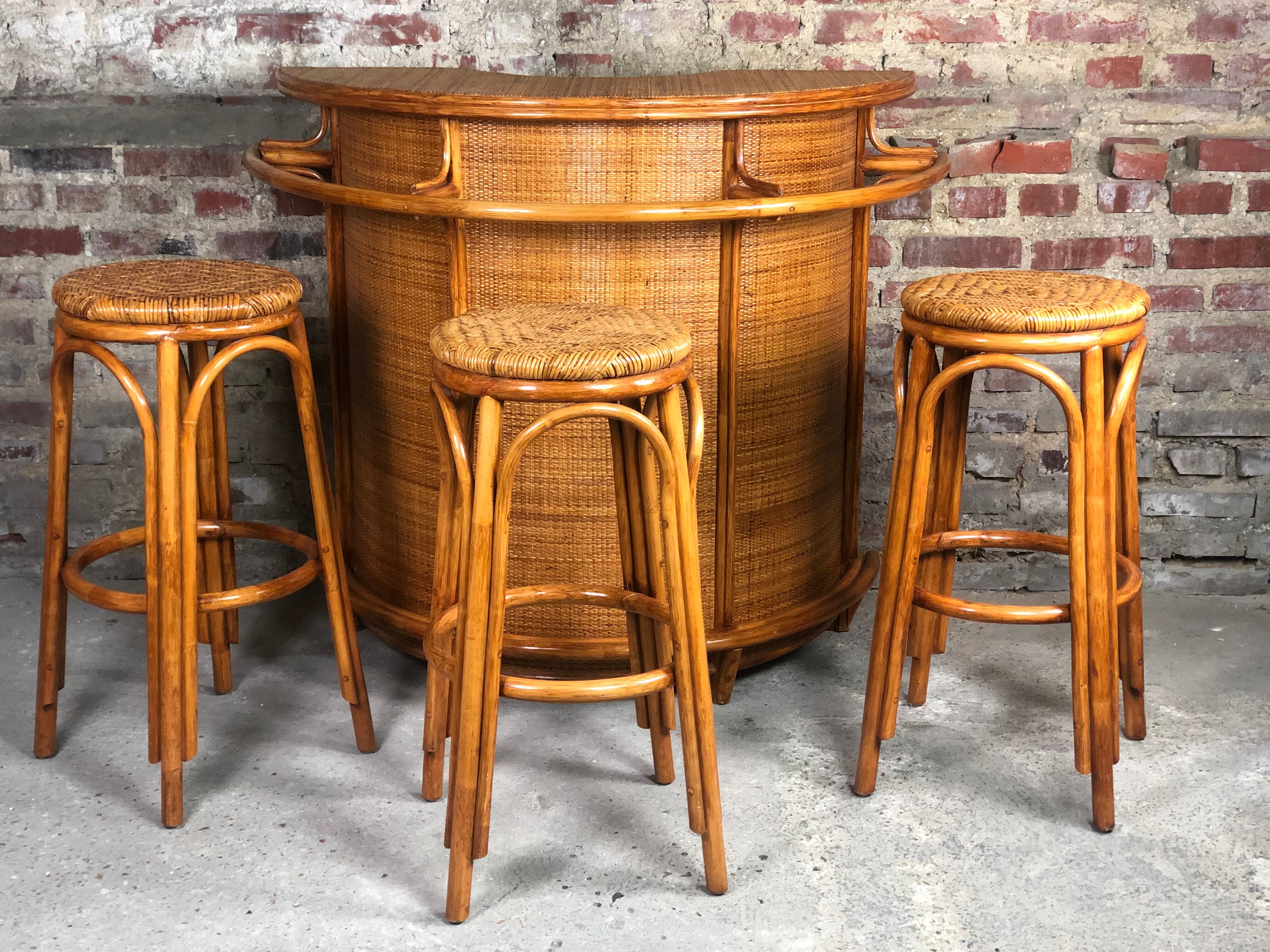Bar and its 3 vintage stools in rattan and bamboo 1960'S