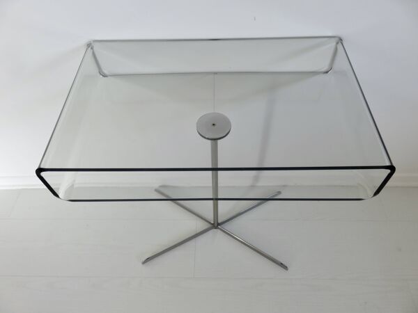 Table, bout de canapé, Roche Bobois en plexiglas et métal chromé années 80