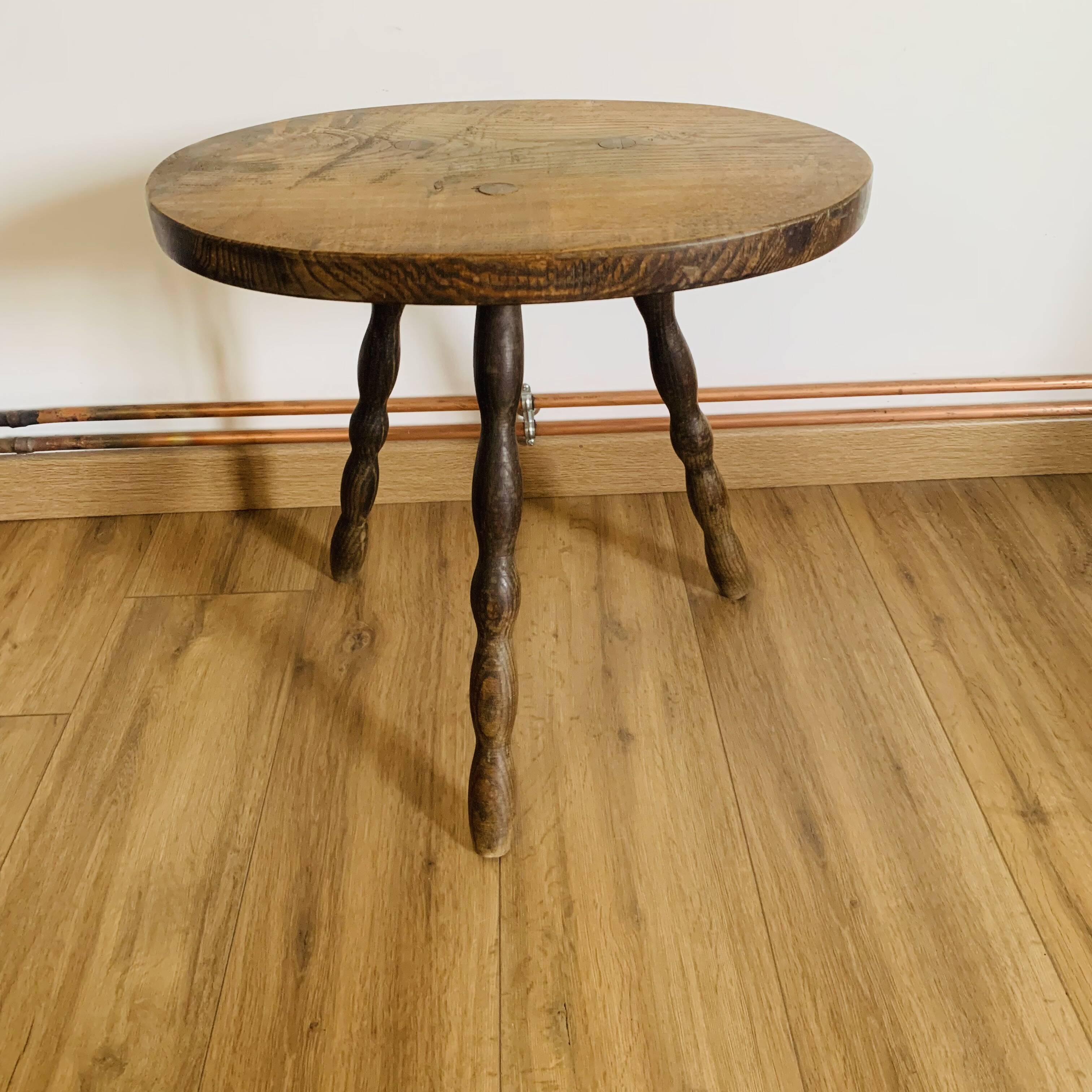 Oval side coffee table