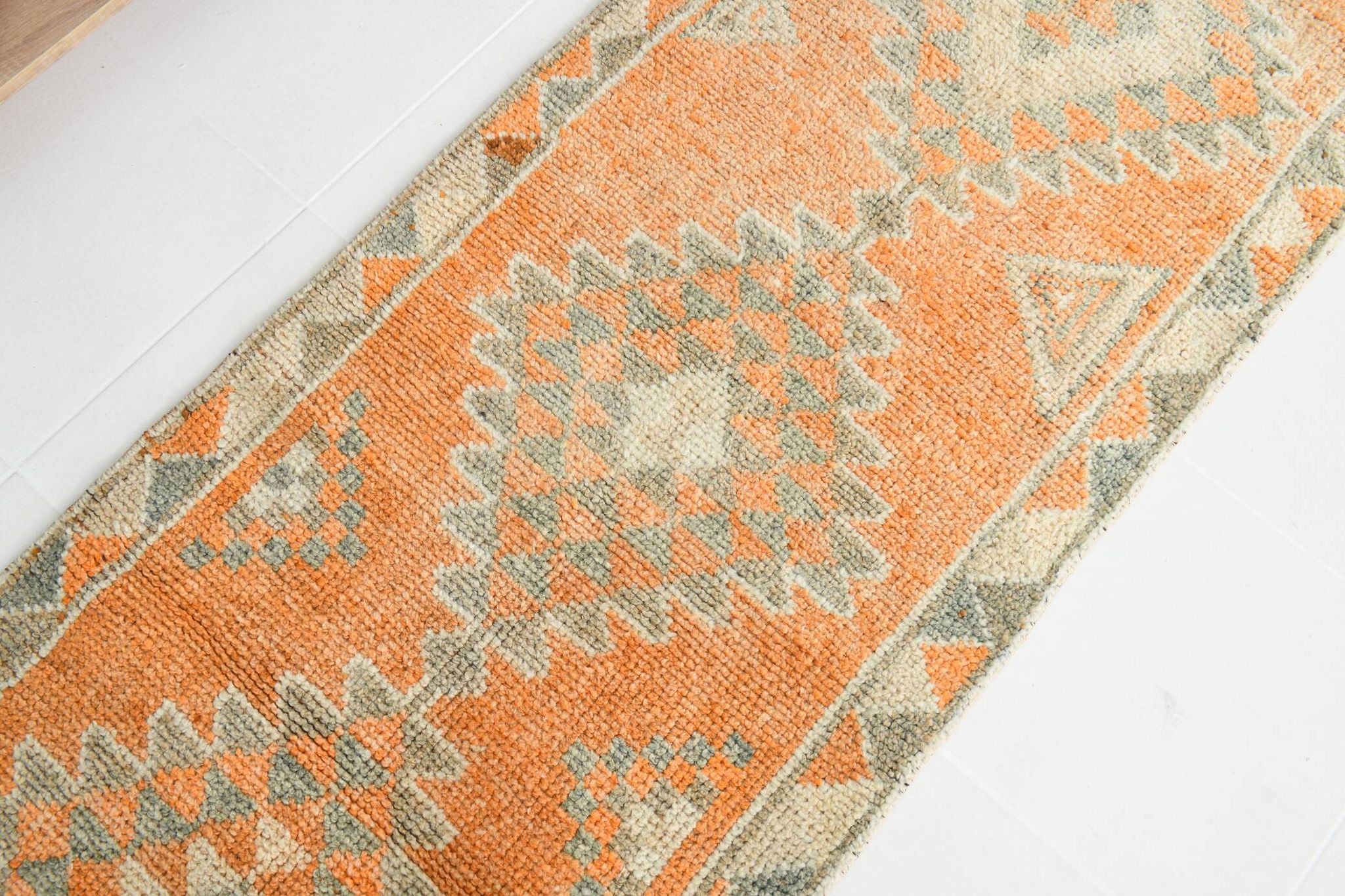 Tapis Kilim Vintage Orange et Beige, Motifs Géométriques Anatoliens