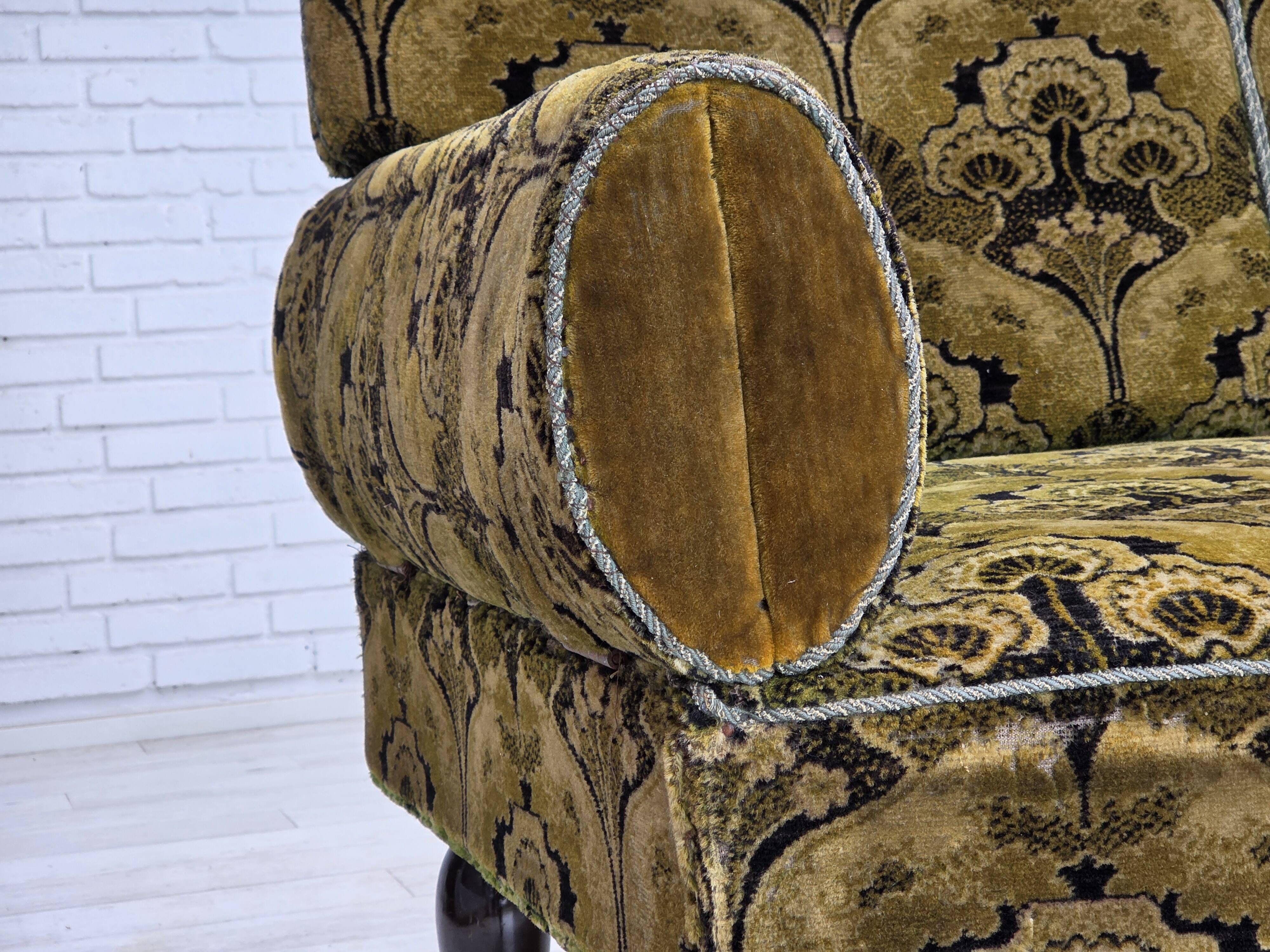 1930s, Danish 2-seater drop arm daybed/sofa, green furniture velour.