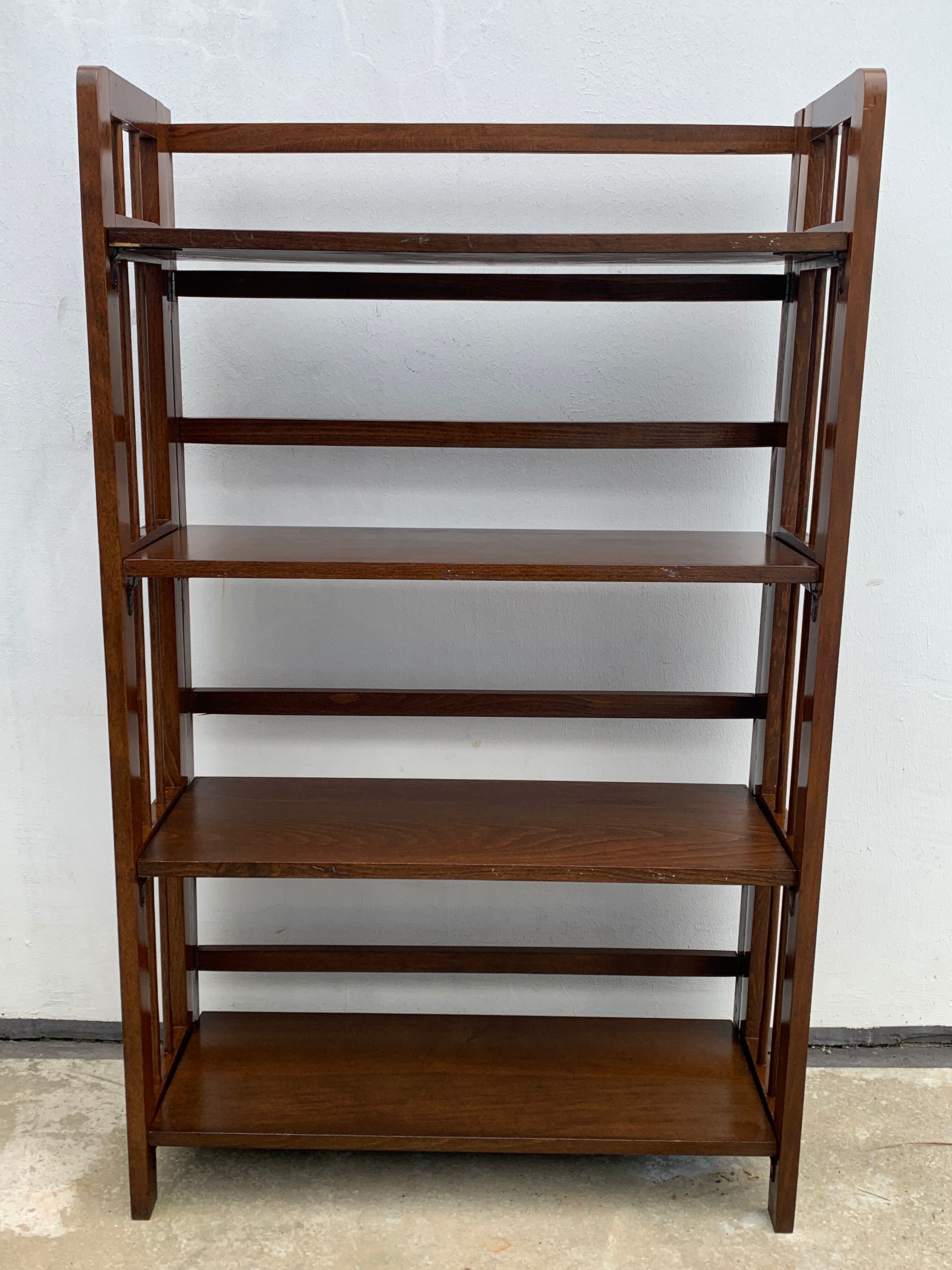 Pair of folding wooden bookcases, 4 shelves, 1950