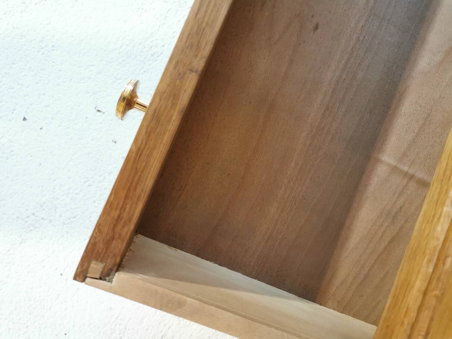 Oak chest of drawers