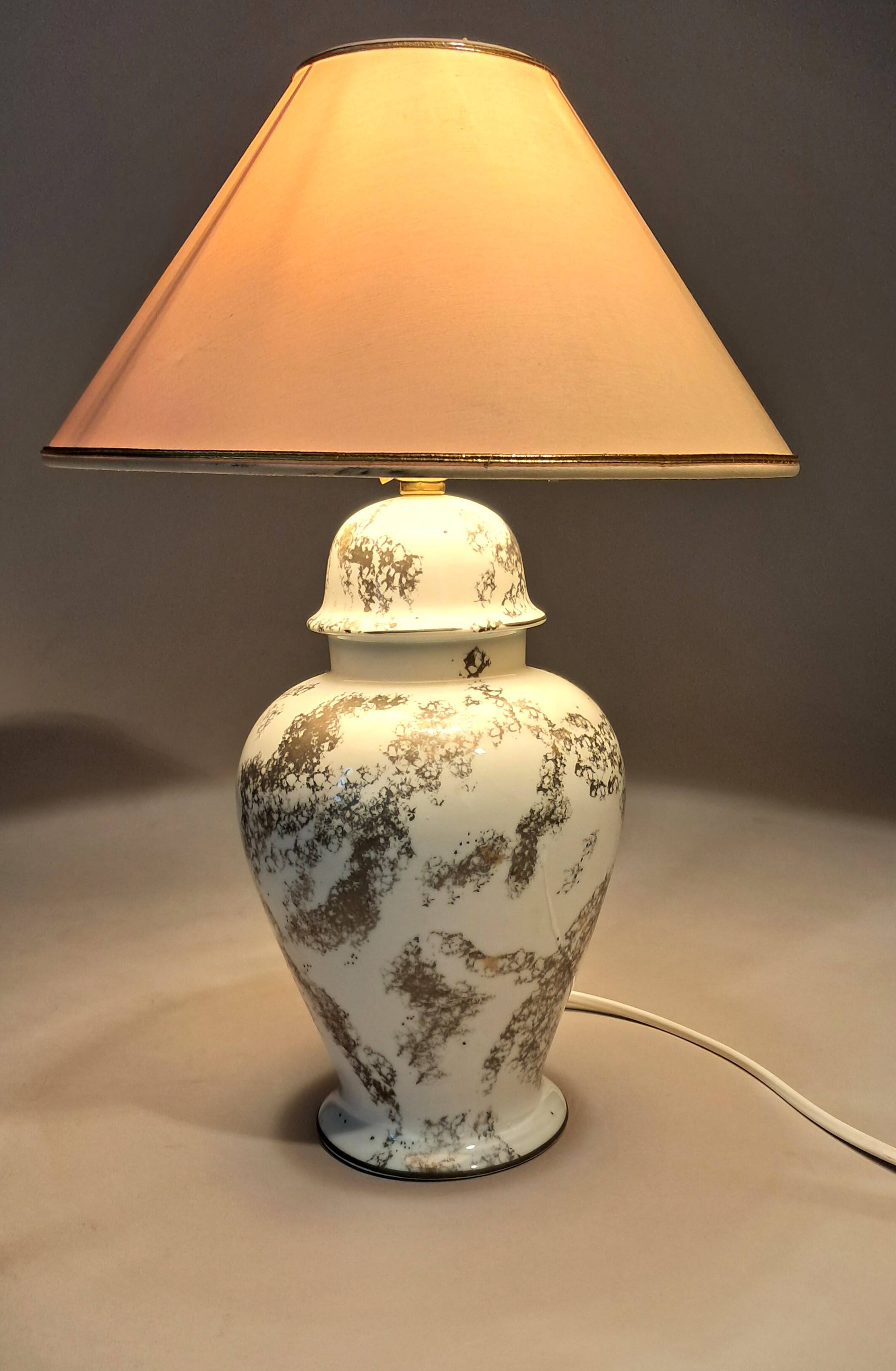 Fine porcelain lamp, hand-painted decoration. Laure Selignac, Paris.