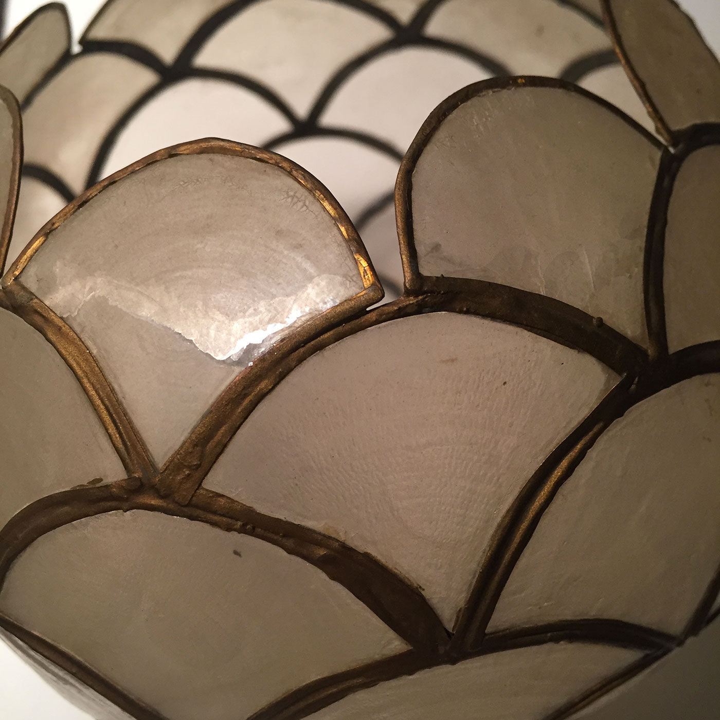 Lampadaire palmier floral laiton et nacre de capiz 1970