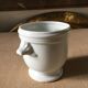 Cache pot moutardier ou saucière en porcelaine blanche