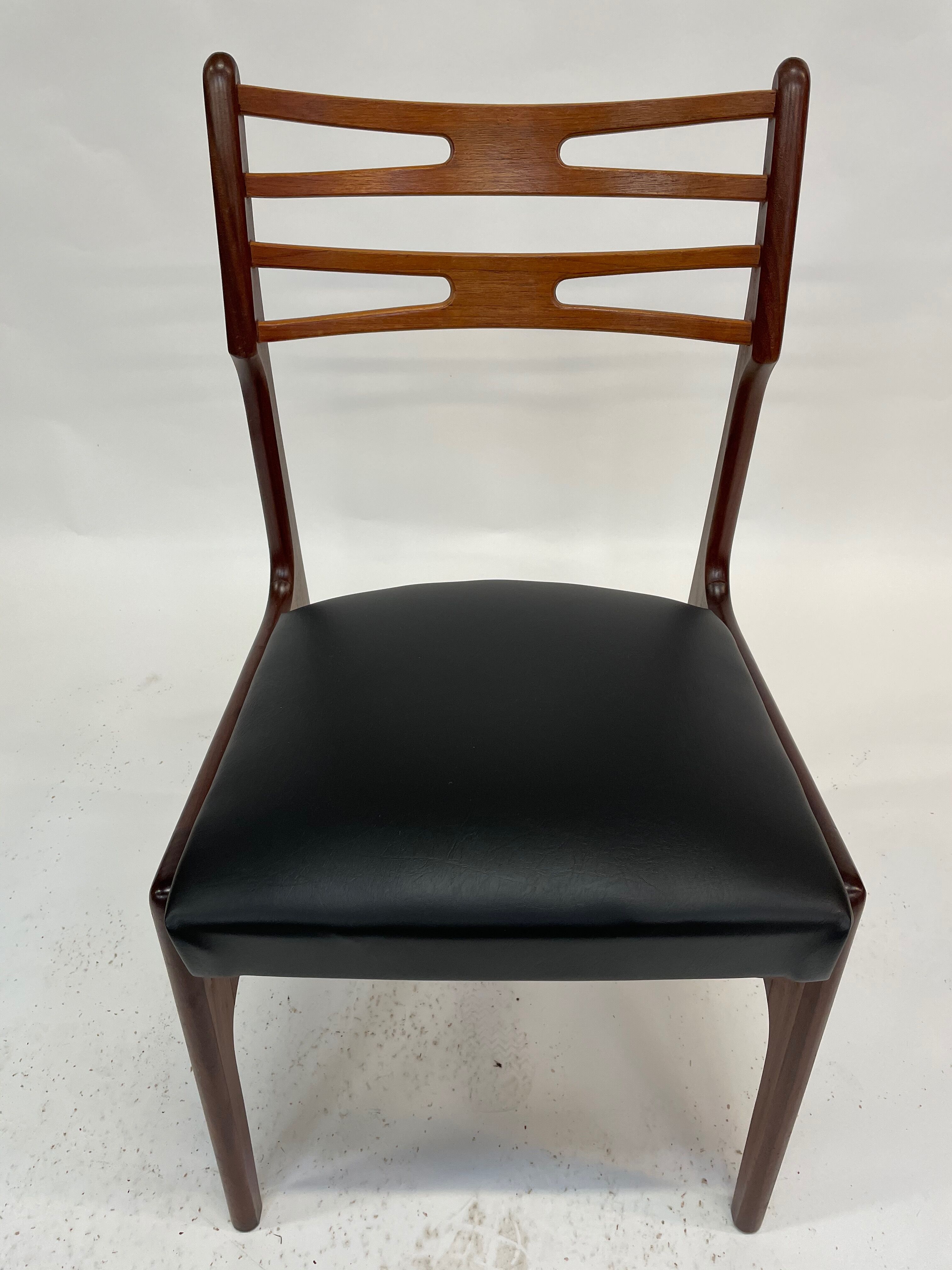 Set of five dining chairs by Johannes Andersen, model 101 Danish Design